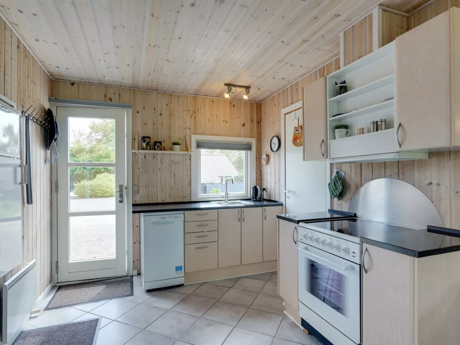 "Jarik" - 1.2km to the fjord-Binnen