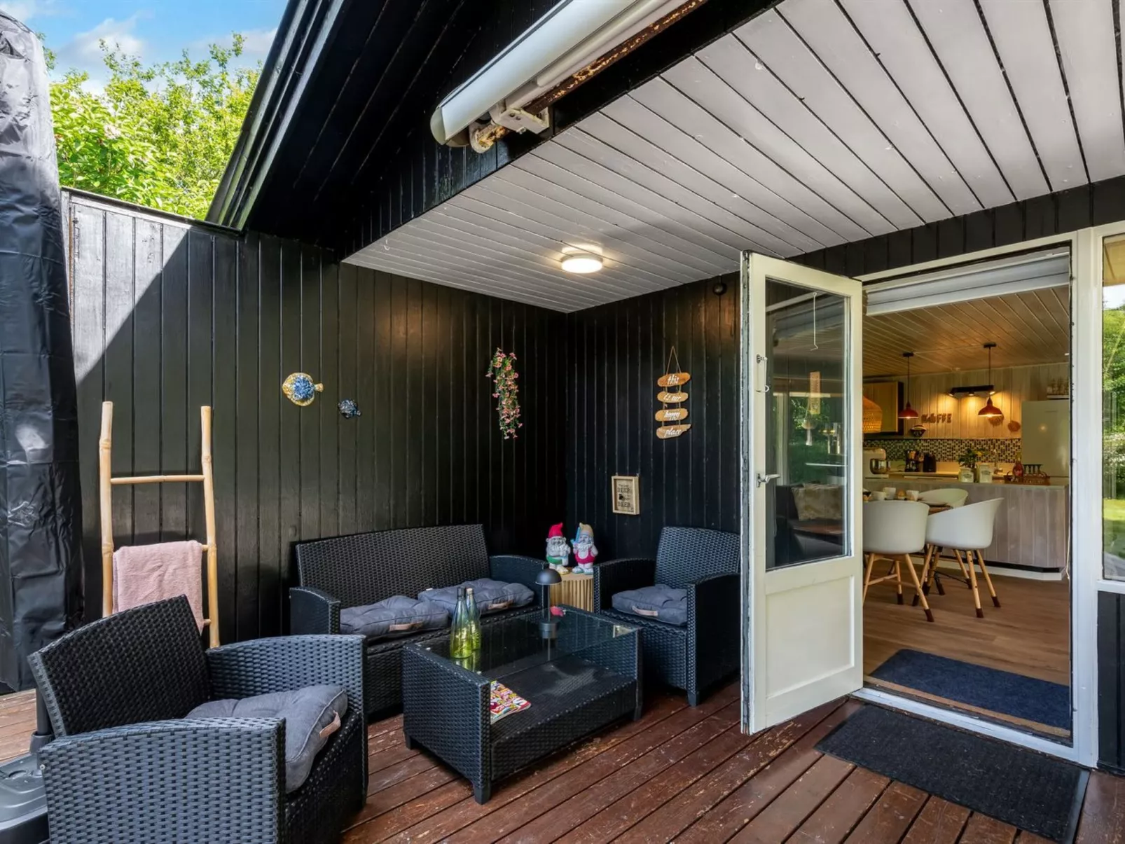 "Nelina" - 950m to the fjord-Buiten