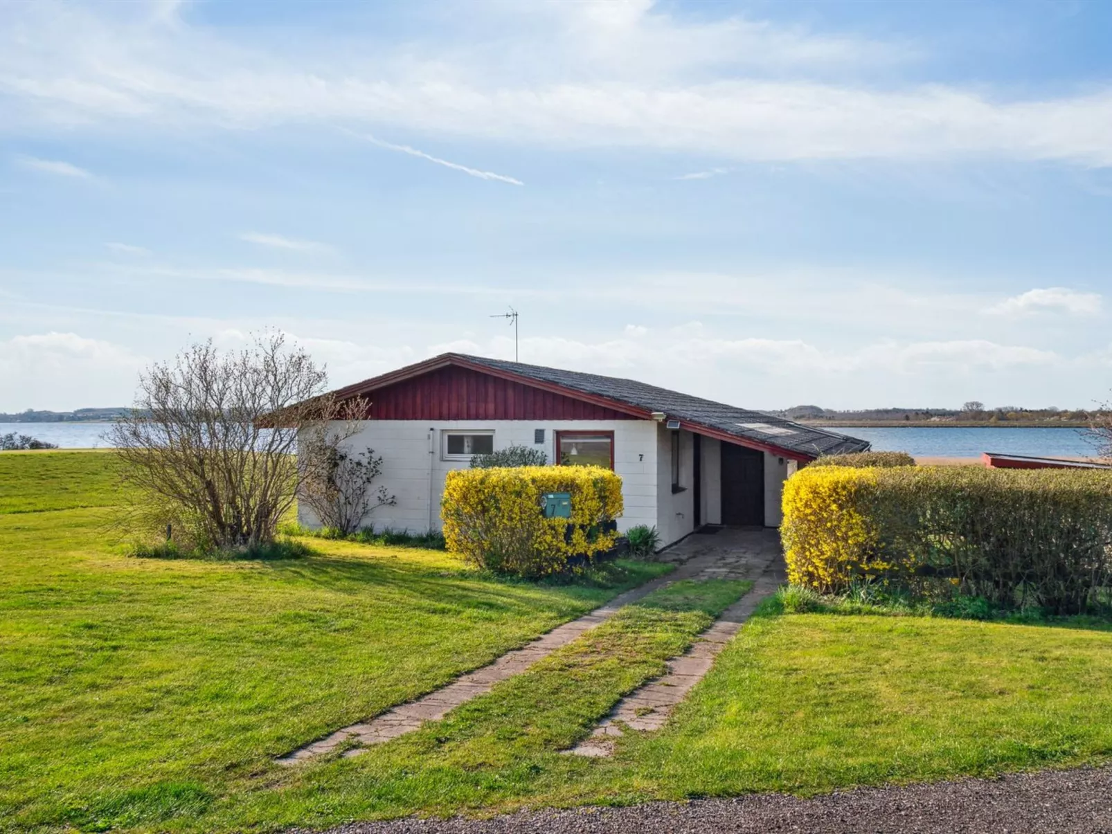 "Velika" - 25m to the fjord-Buiten