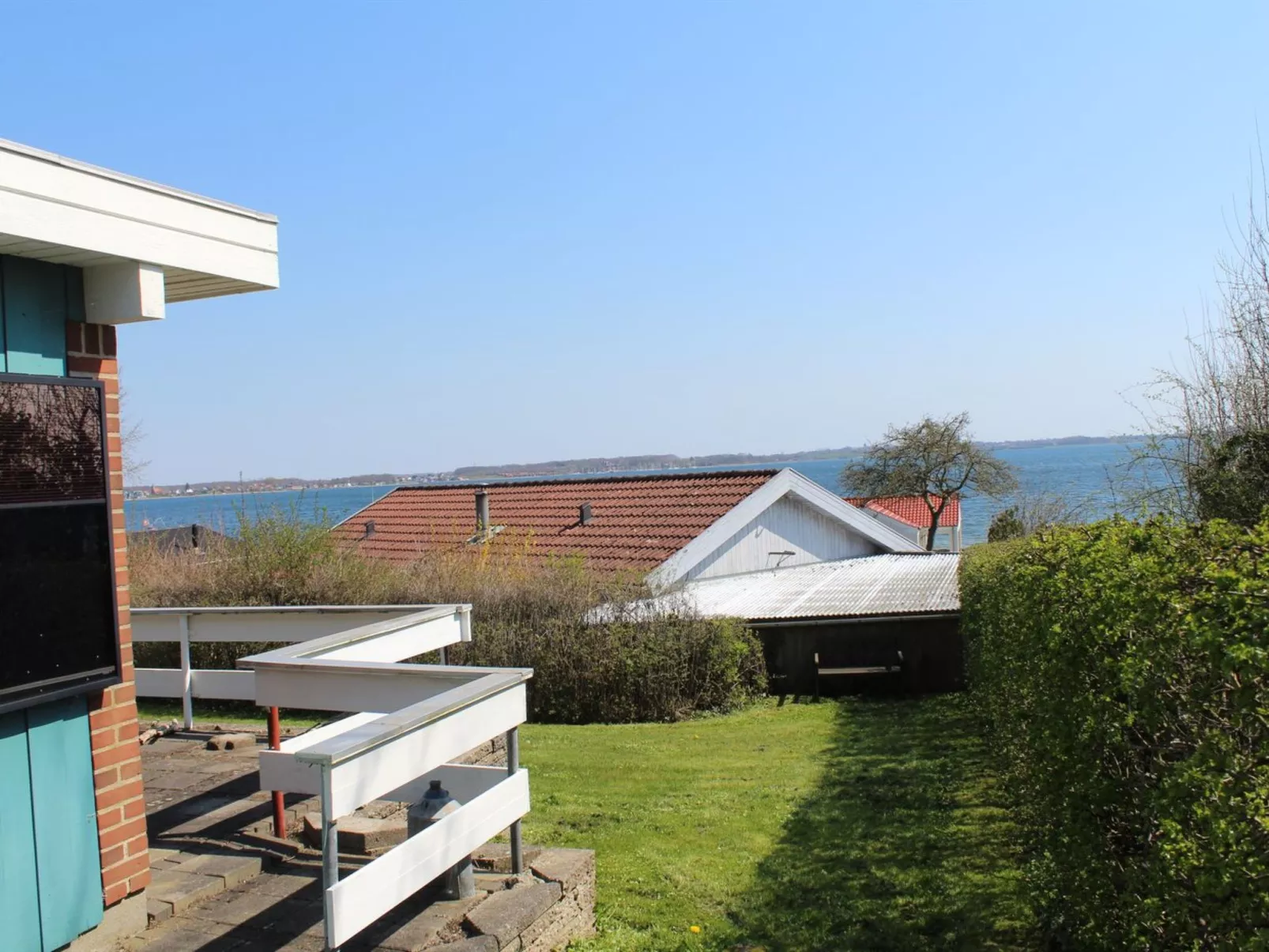 "Tekla" - 70m to the fjord-Buiten