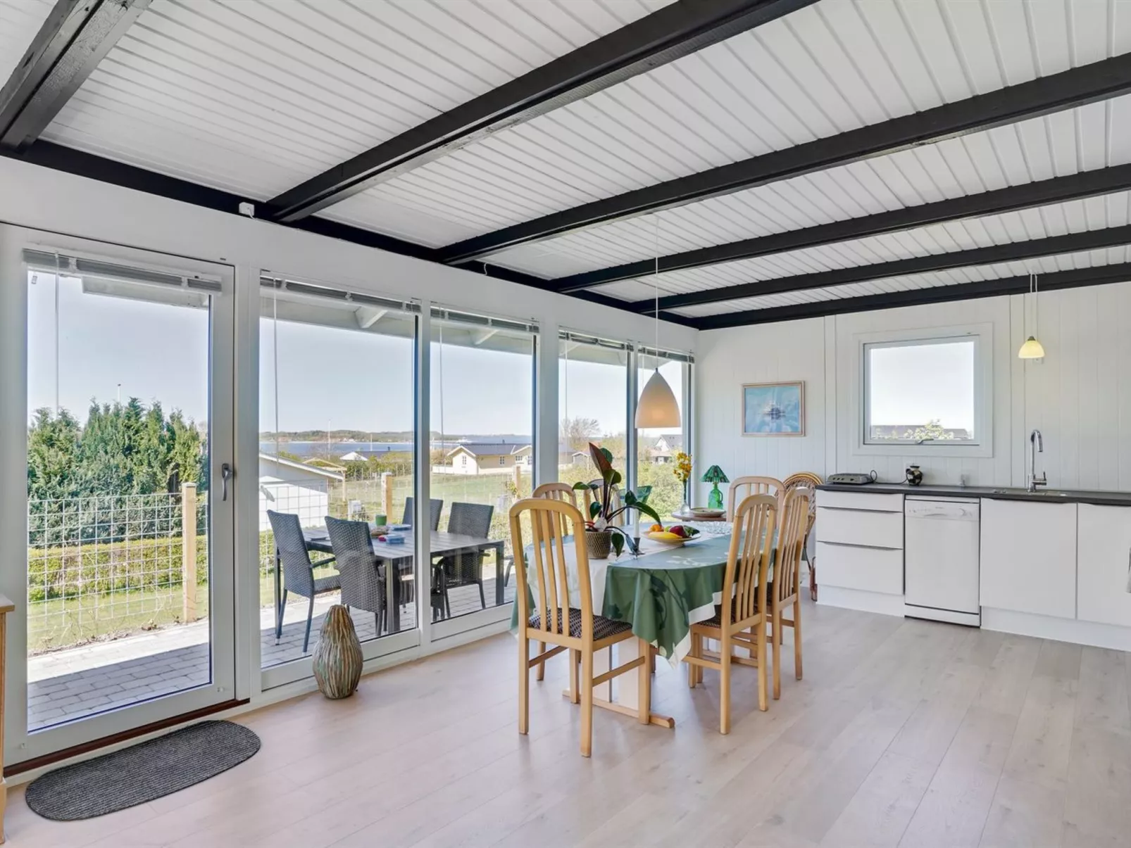 "Vasilij" - 300m to the fjord-Binnen