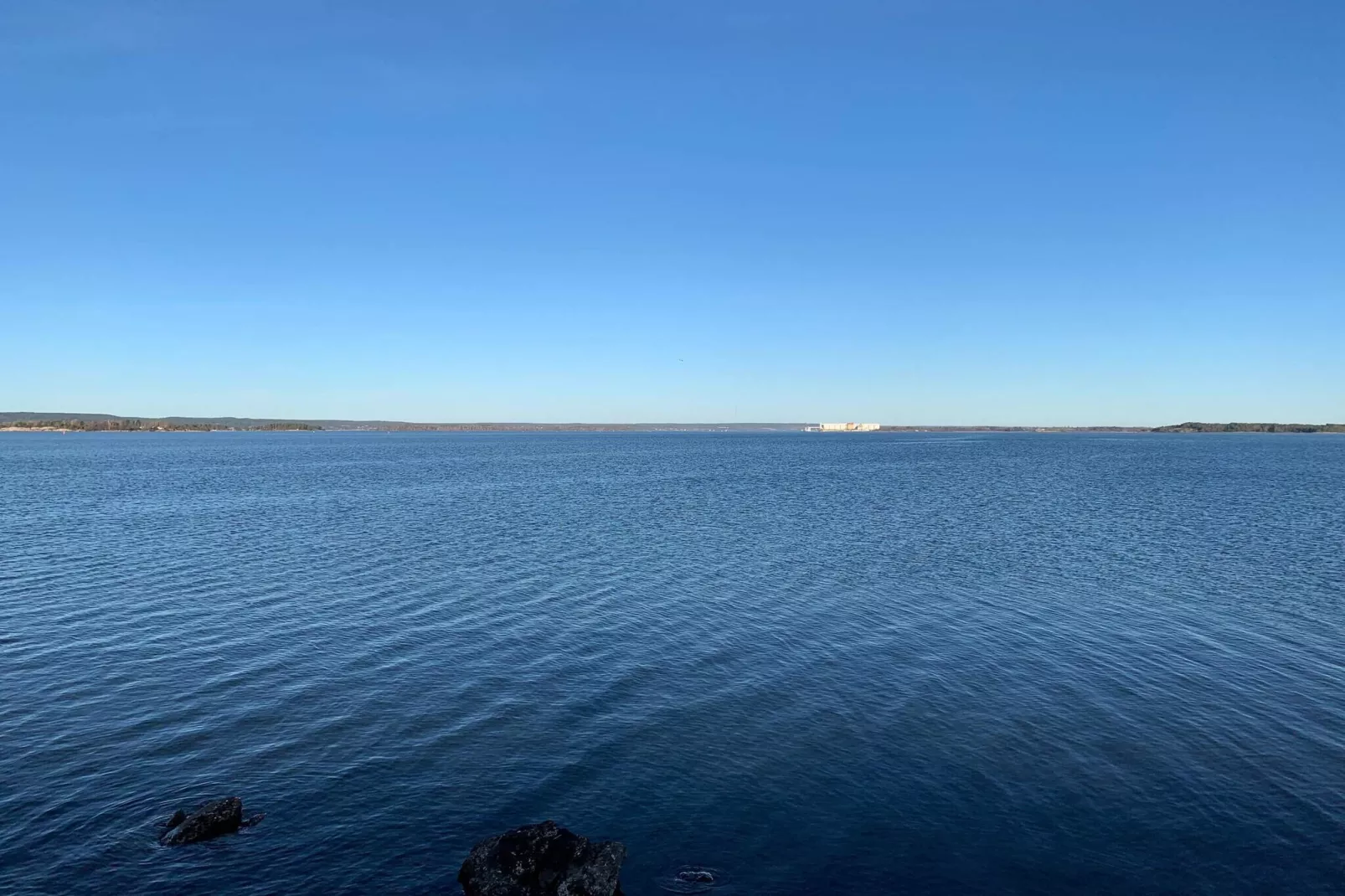 Huisje met hottub in Rejmyre-Waterzicht