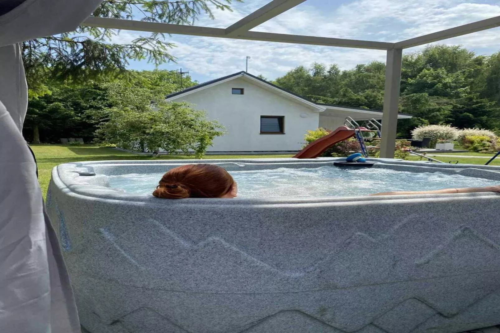 Budlejowy domek dla 4 osób w Kołczewie-Zwembad