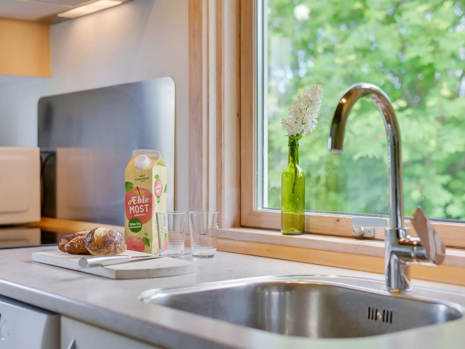 "Felicity" - 250m from the sea-Binnen