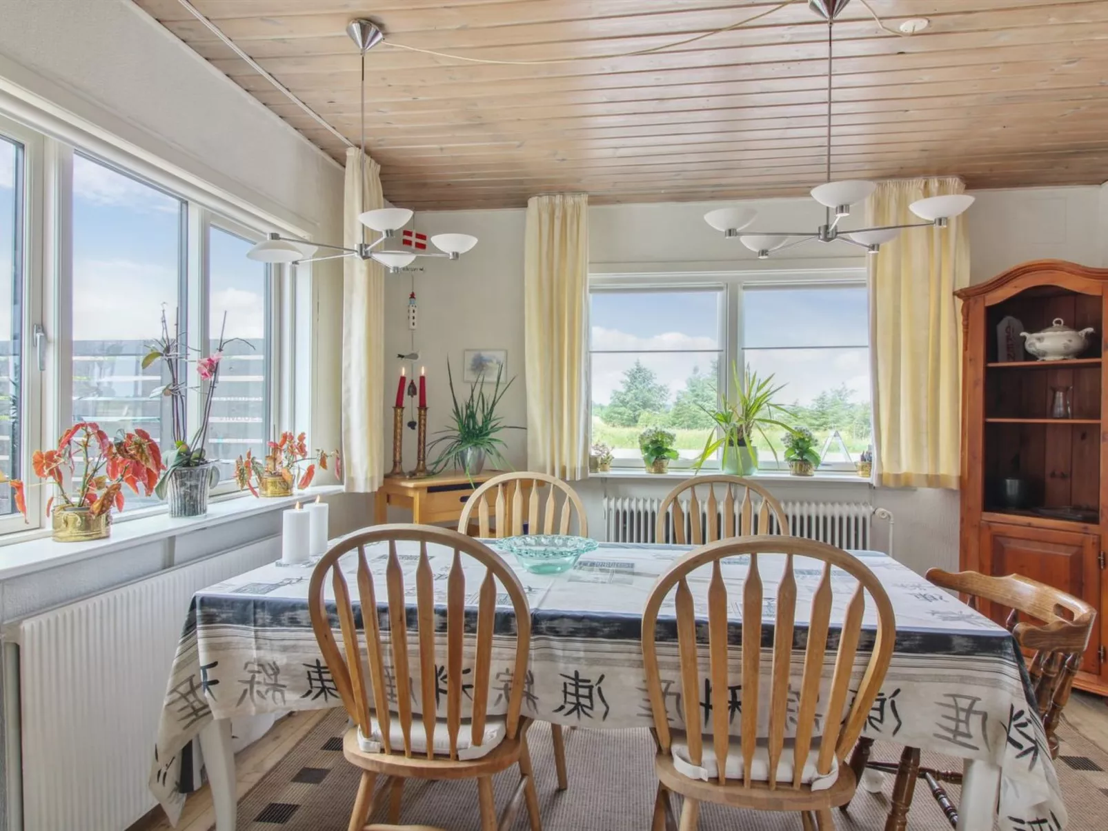 "Ellanor" - 1.4km from the sea-Binnen