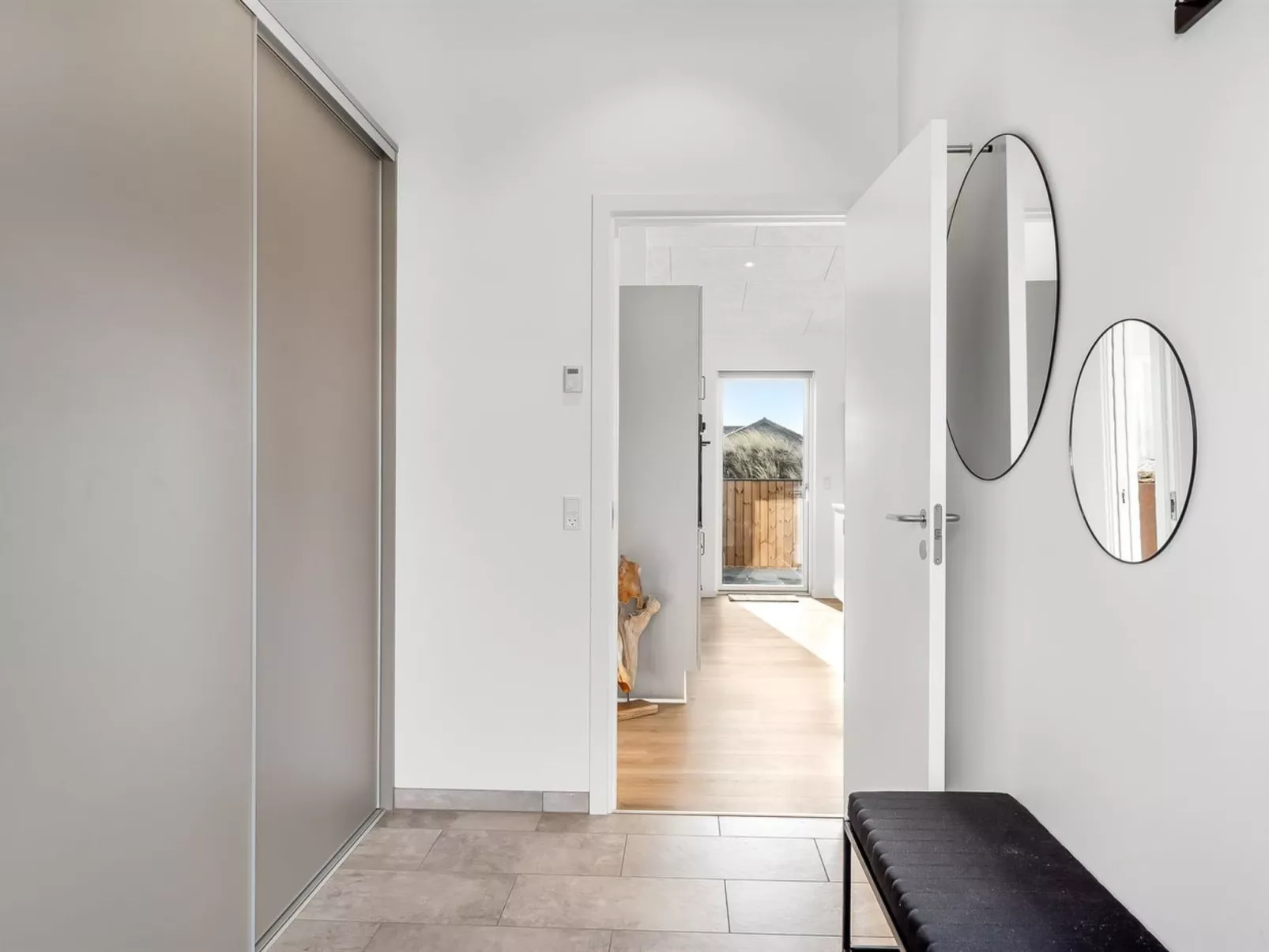 "Waldar" -  from the sea-Binnen