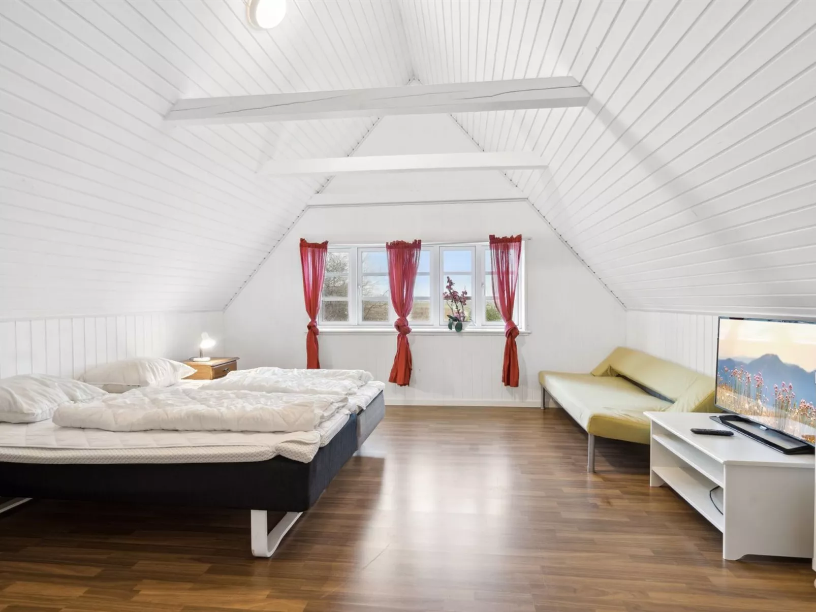 "Eliane" - 1.8km from the sea-Binnen