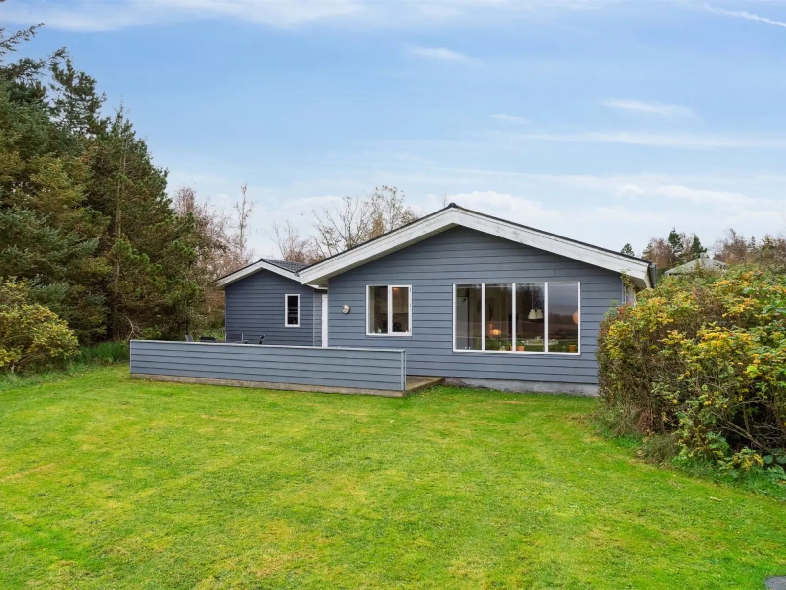 "Luchia" - 200m to the fjord-Buiten