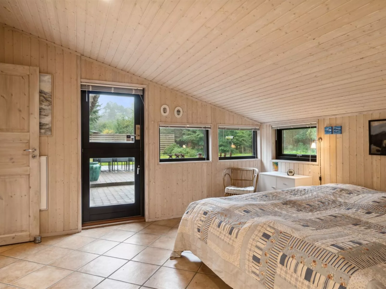 "Aiko" - 375m from the sea-Binnen