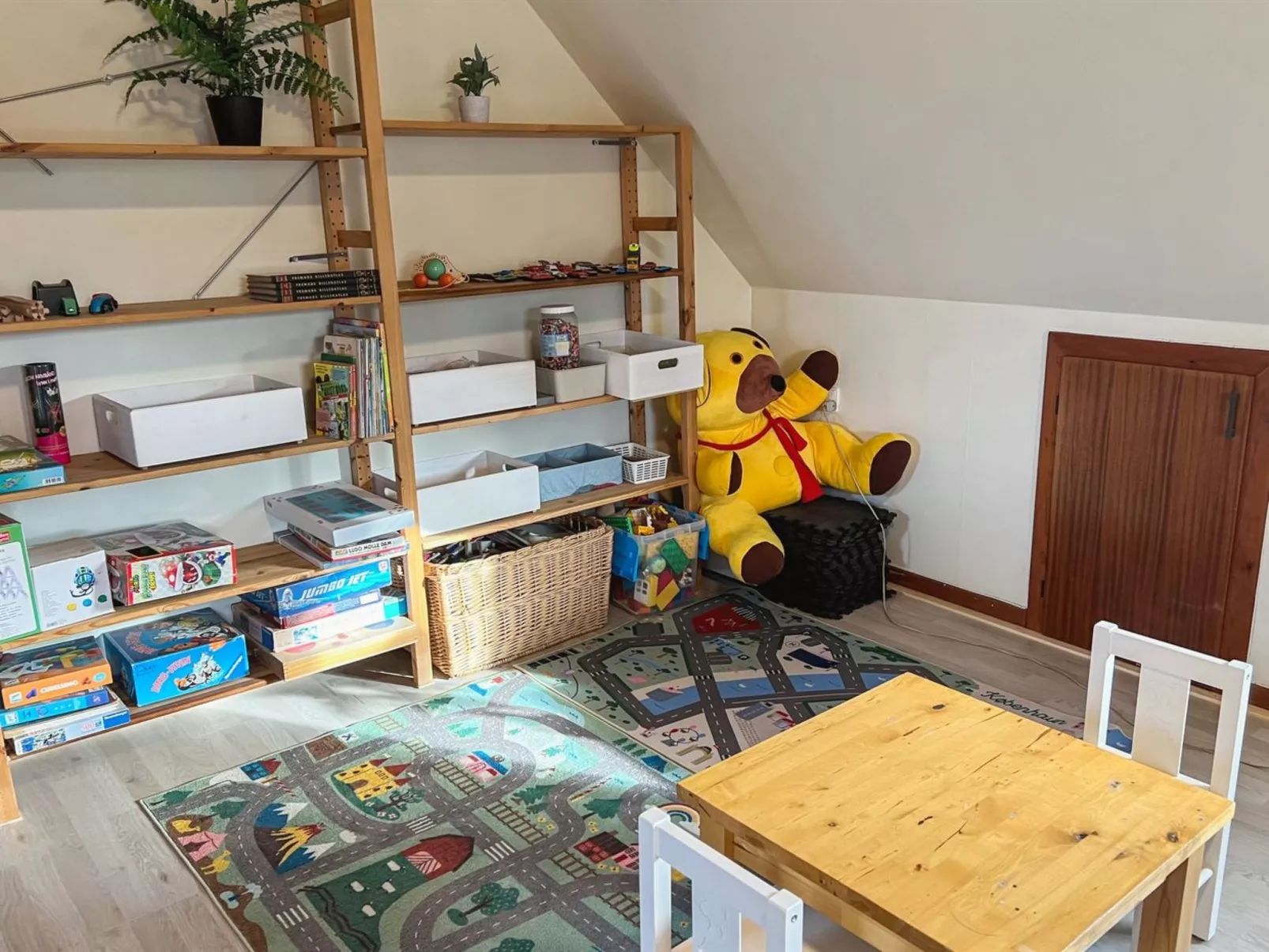 "Thera" - 5km from the sea-Binnen