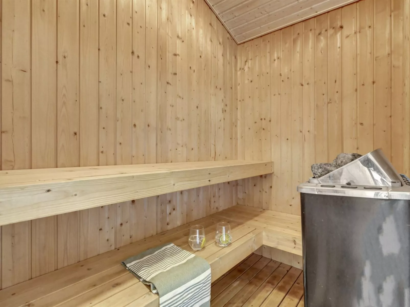 "Osmo" - 900m from the sea-Binnen