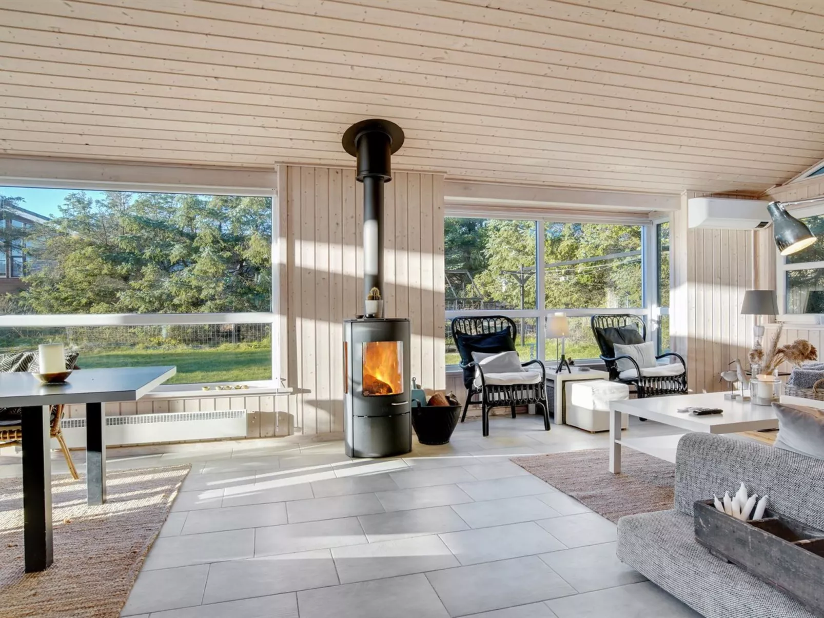 "Gun" - 450m from the sea-Binnen