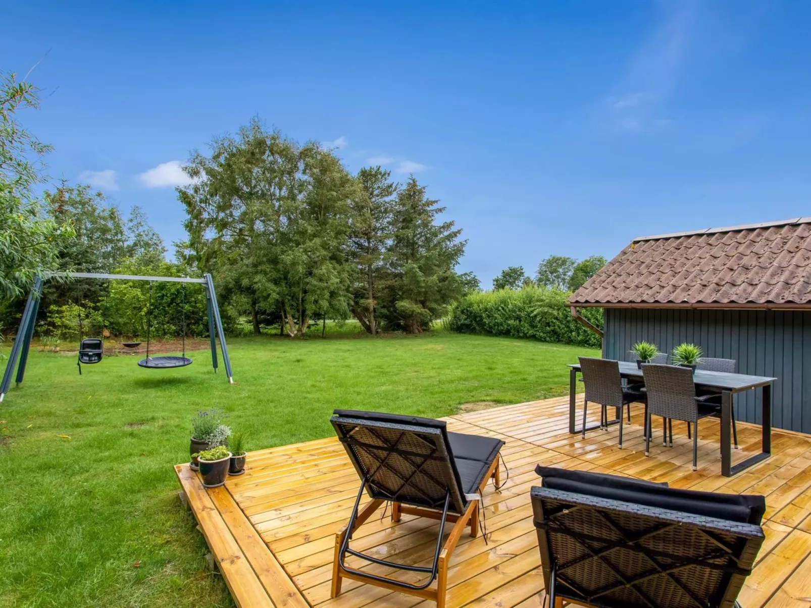 "Frender" - 800m to the fjord-Buiten