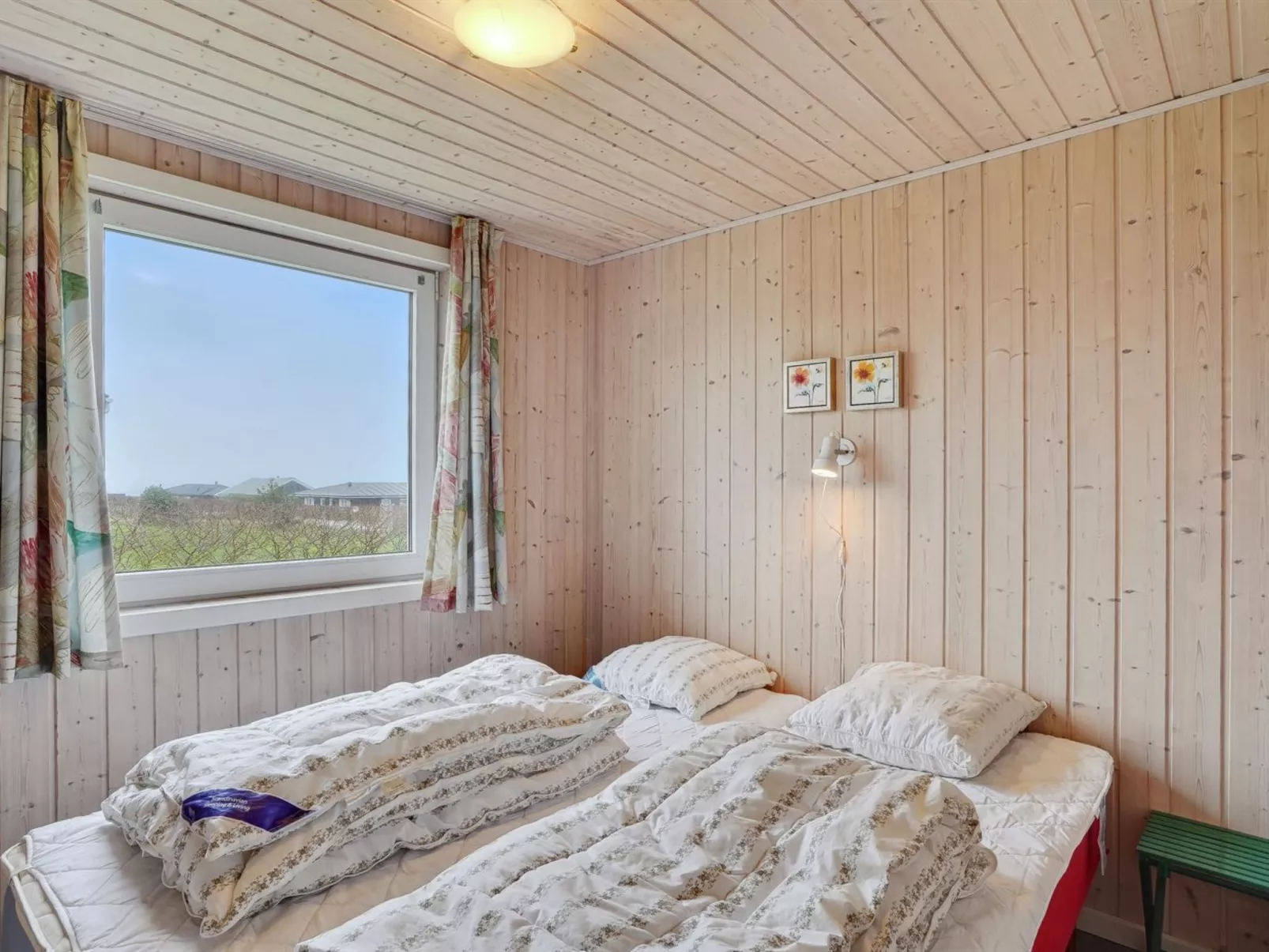 "Ormar" - 100m to the fjord-Binnen