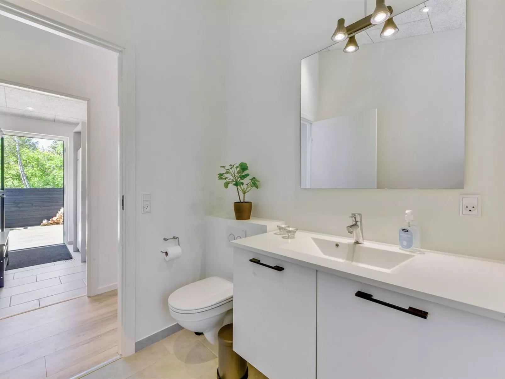 "Merve" - 800m to the fjord-Binnen