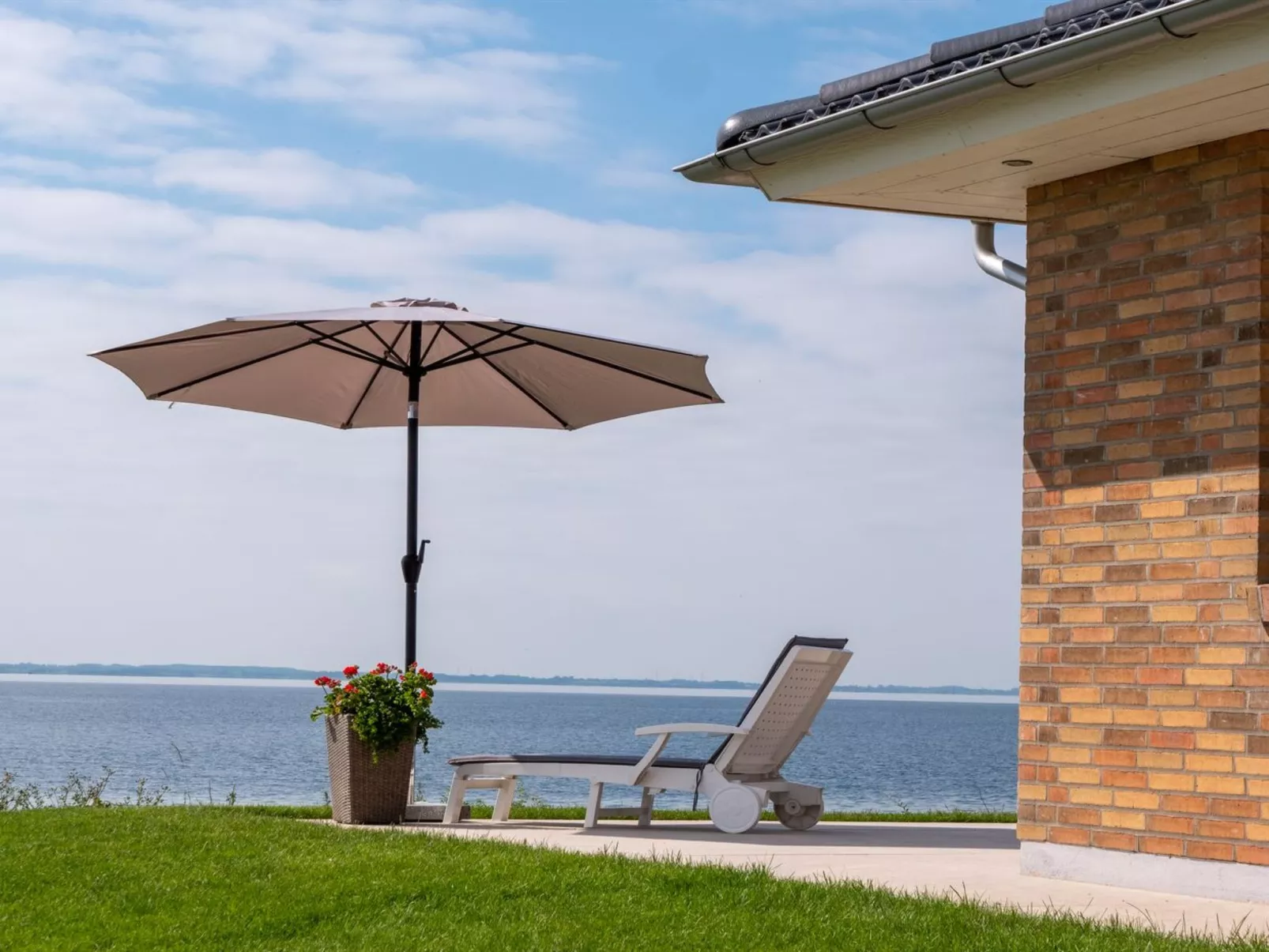 "Volmar" - 10m from the sea-Buiten