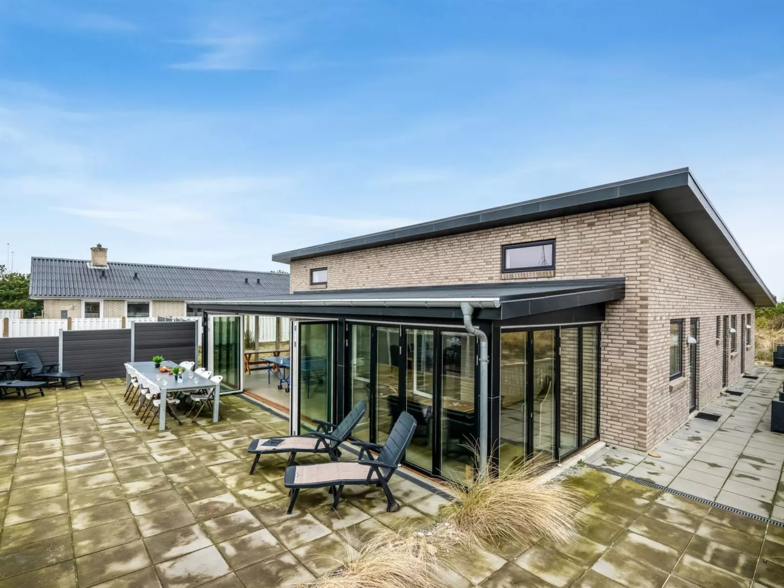 "Clarabelle" - 1.2km from the sea-Buiten