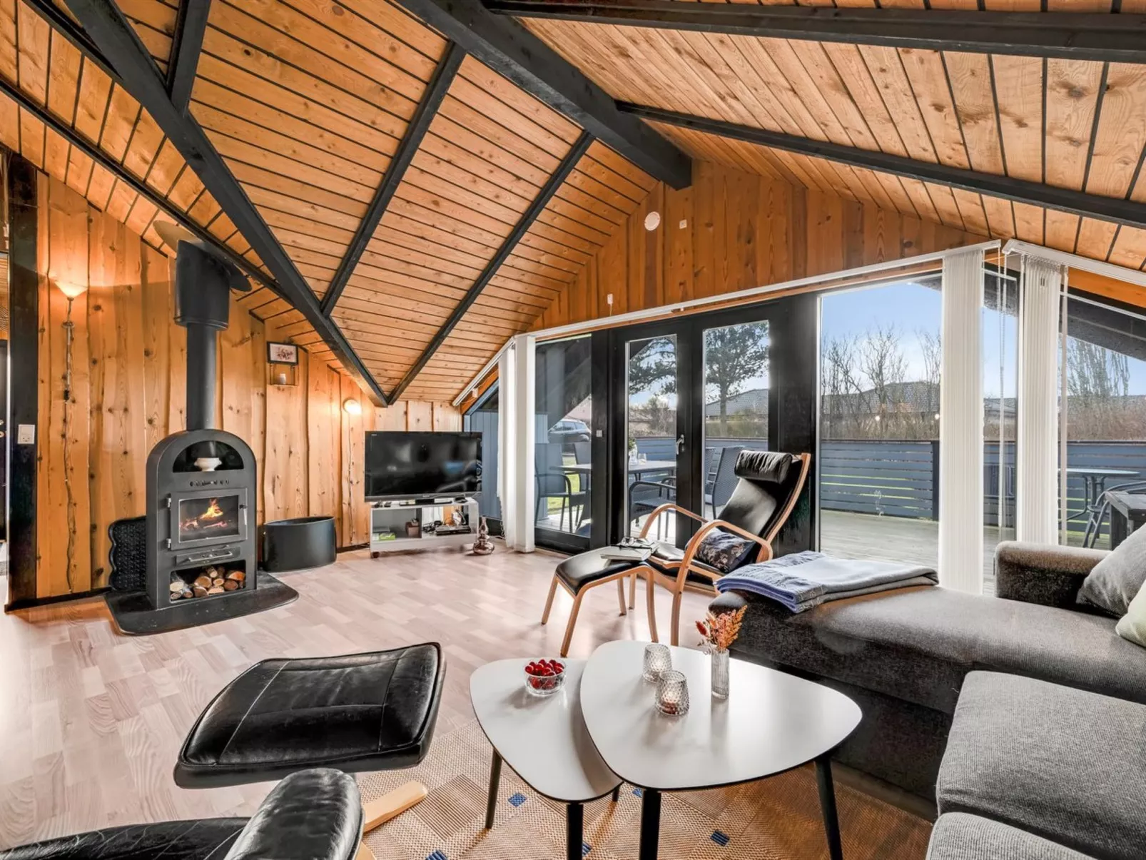 "Tjana" - 6km from the sea-Binnen