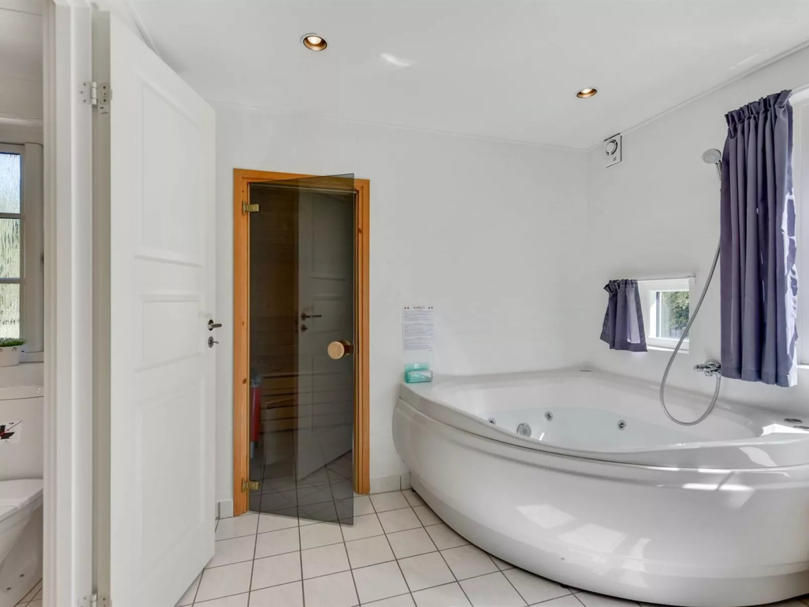 "Raili" - 1.5km from the sea-Binnen