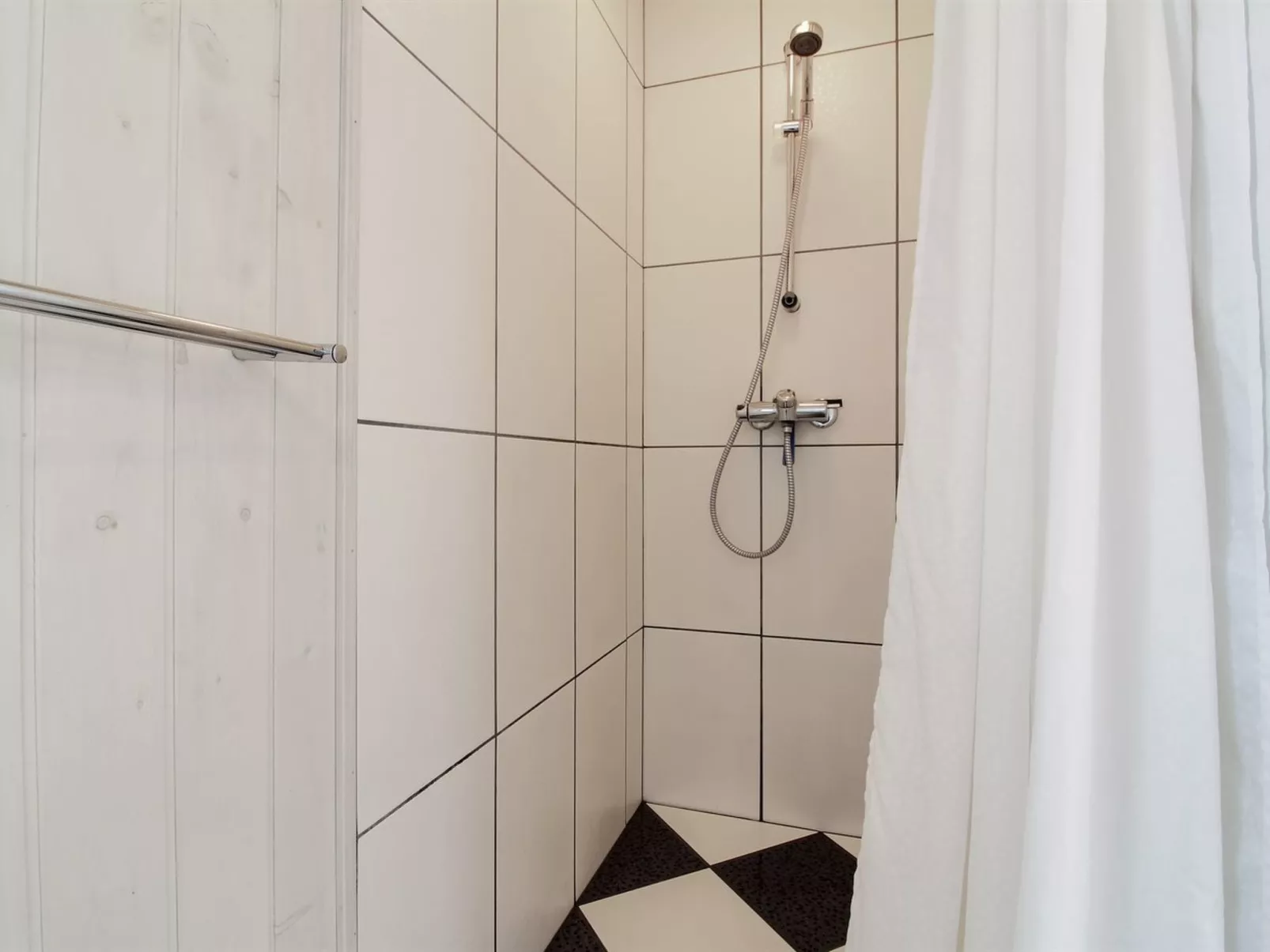 "Hillmari" - 200m from the sea-Binnen