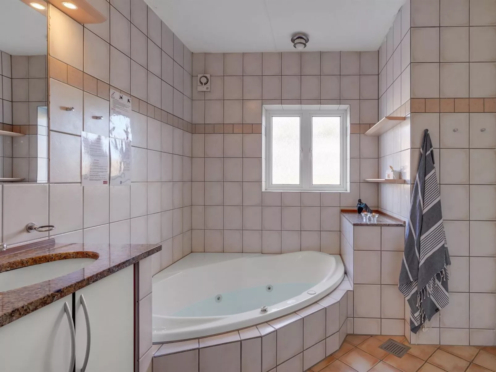 "Oneida" - 800m from the sea-Binnen