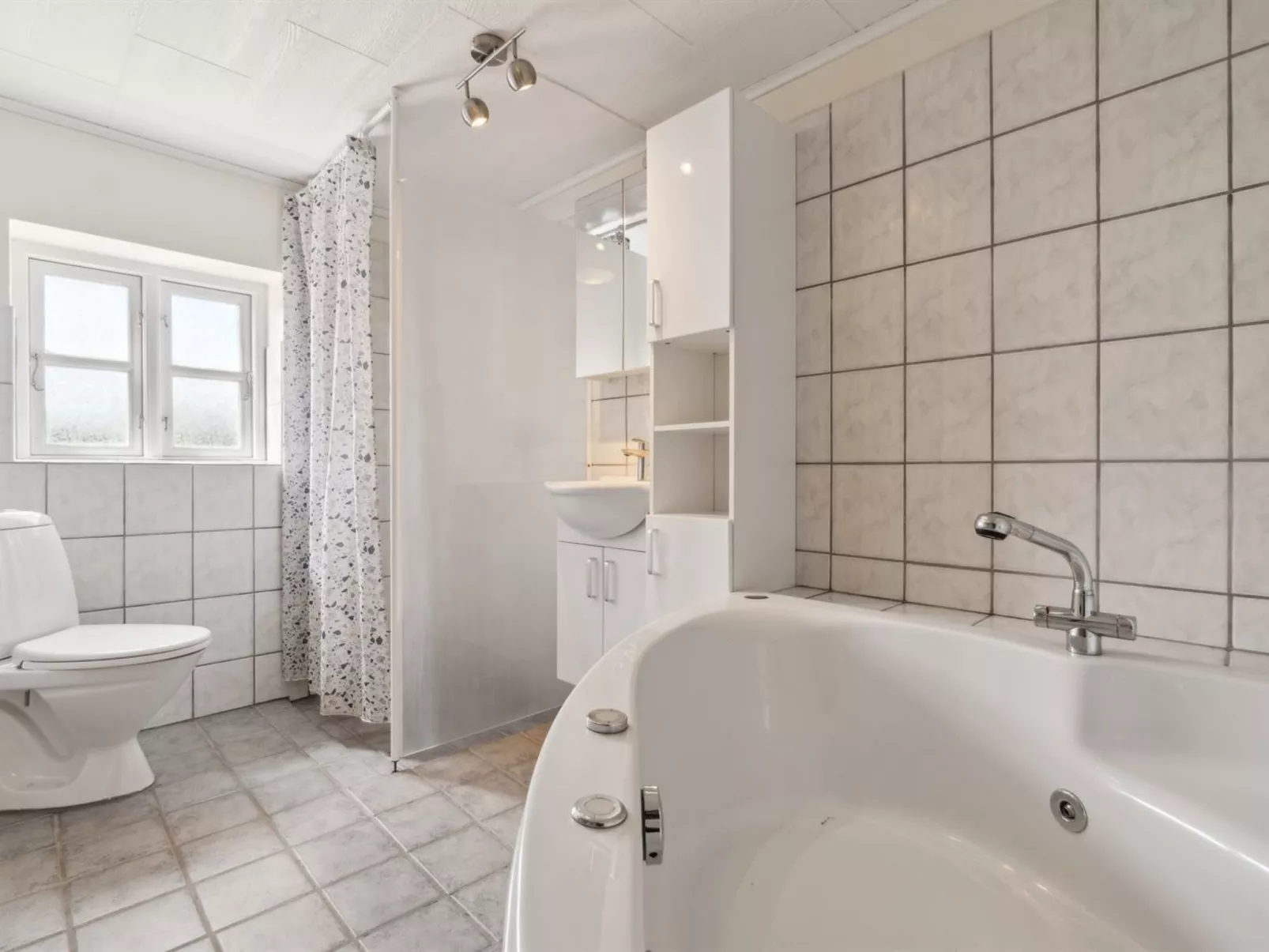 "Ieva" - 3.9km from the sea-Binnen