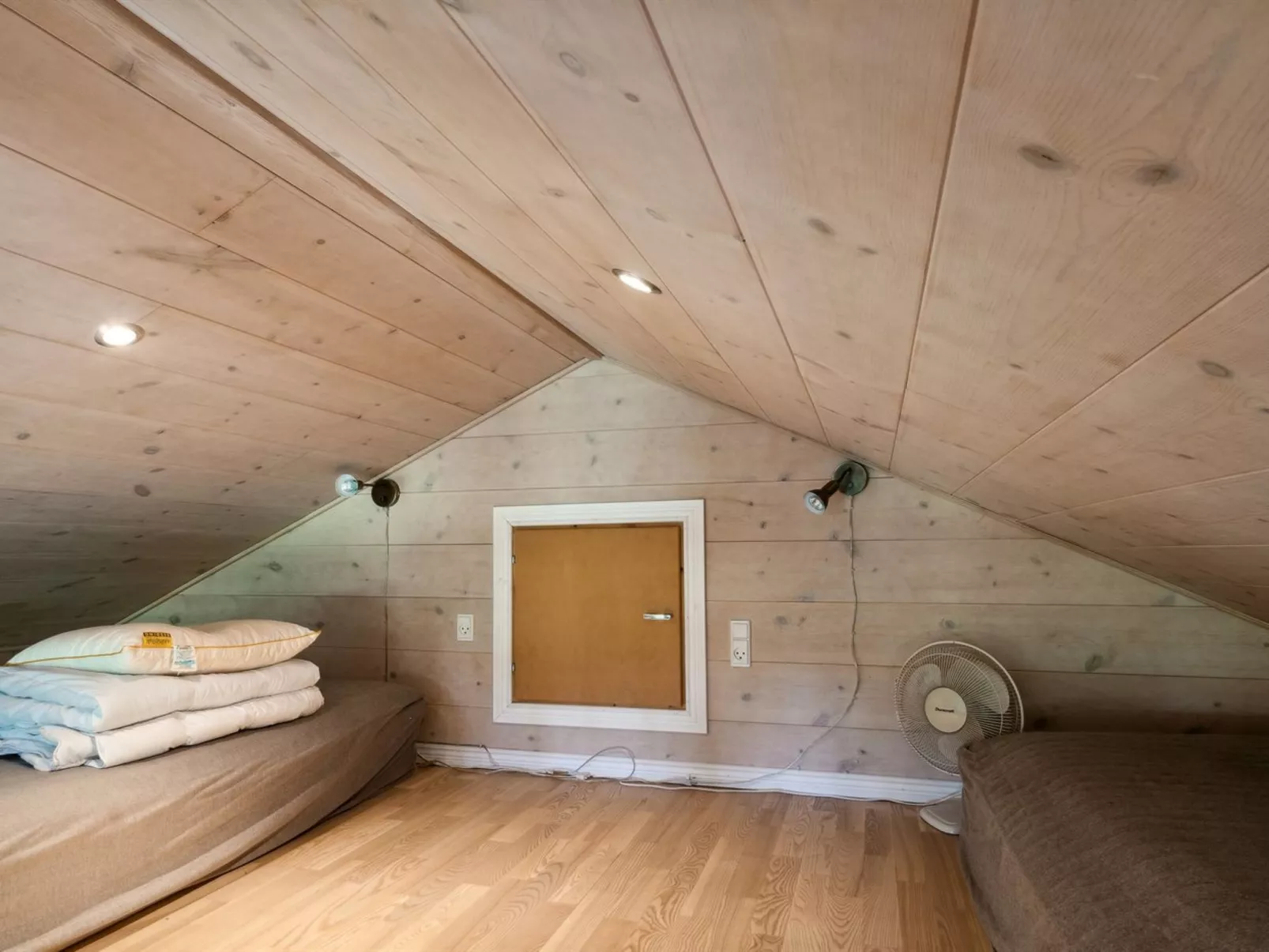 "Hjalmar" - 400m from the sea-Binnen