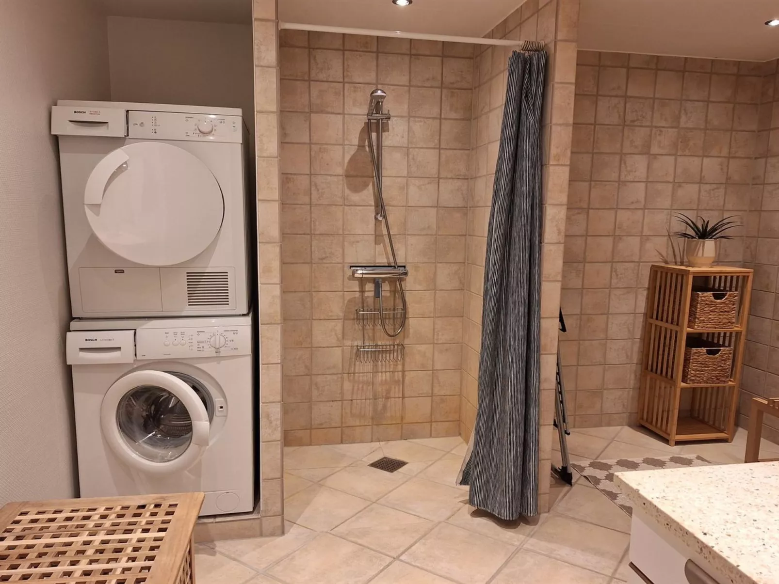 "Eleanore" - 25m from the sea-Binnen