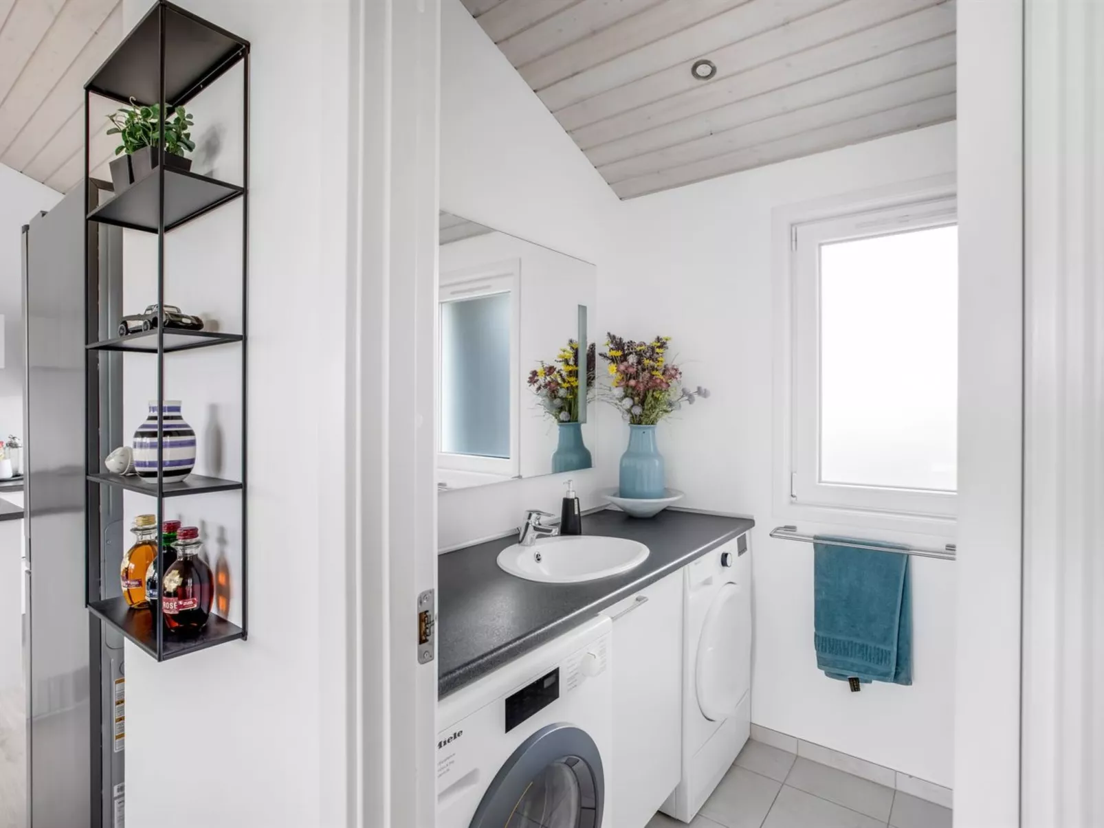 "Lennart" - 300m from the sea-Binnen