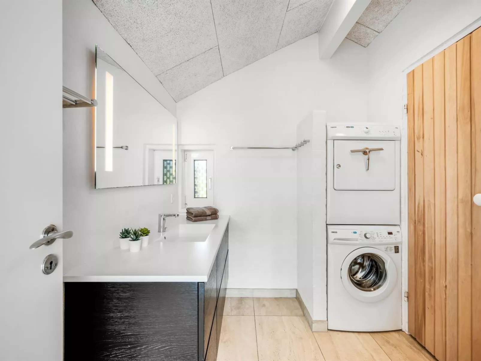 "Emin" - 700m from the sea-Binnen