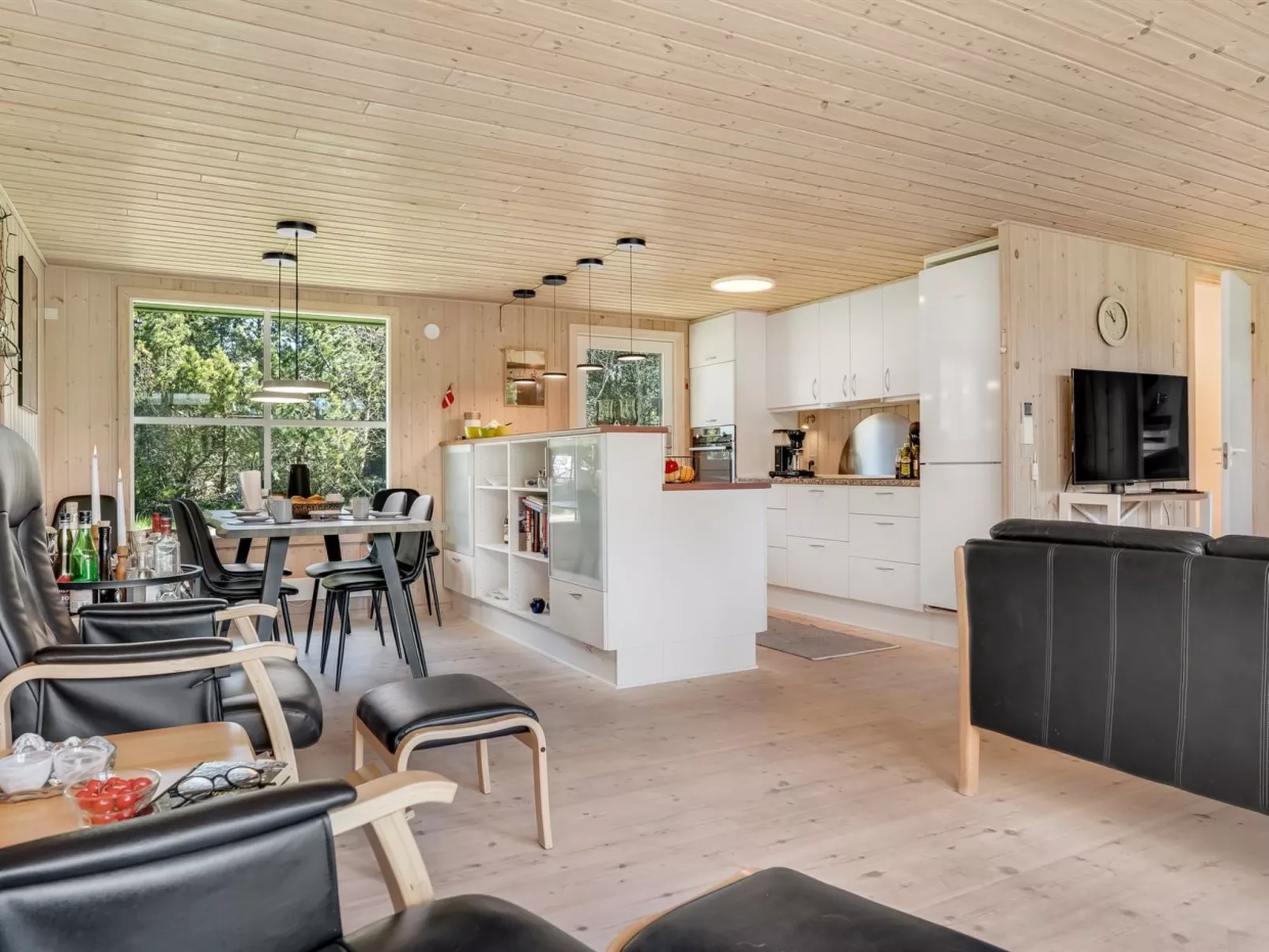 "Rajna" - 500m to the fjord-Binnen