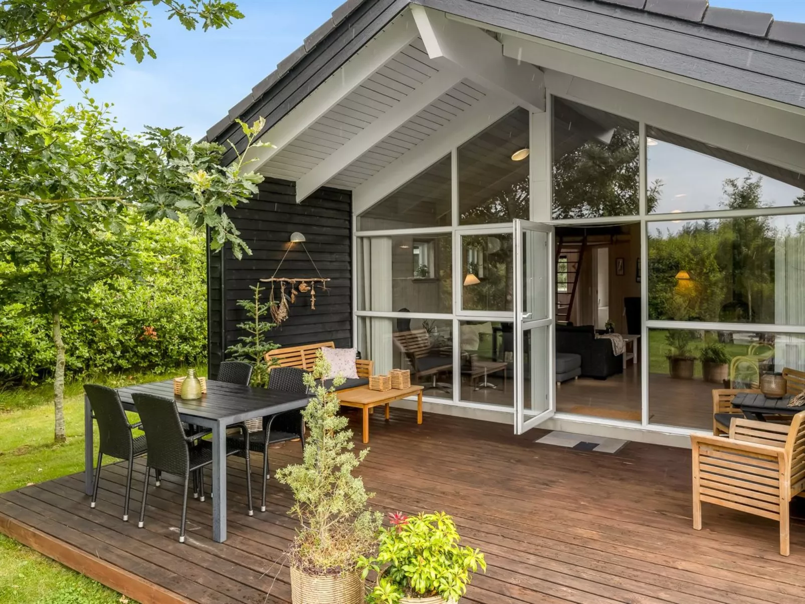 "Jarmunrek" - 400m to the fjord-Buiten