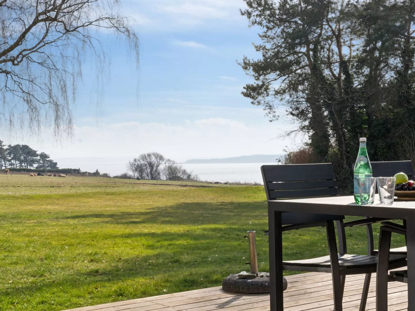 "Salka" - 200m to the fjord-Buiten