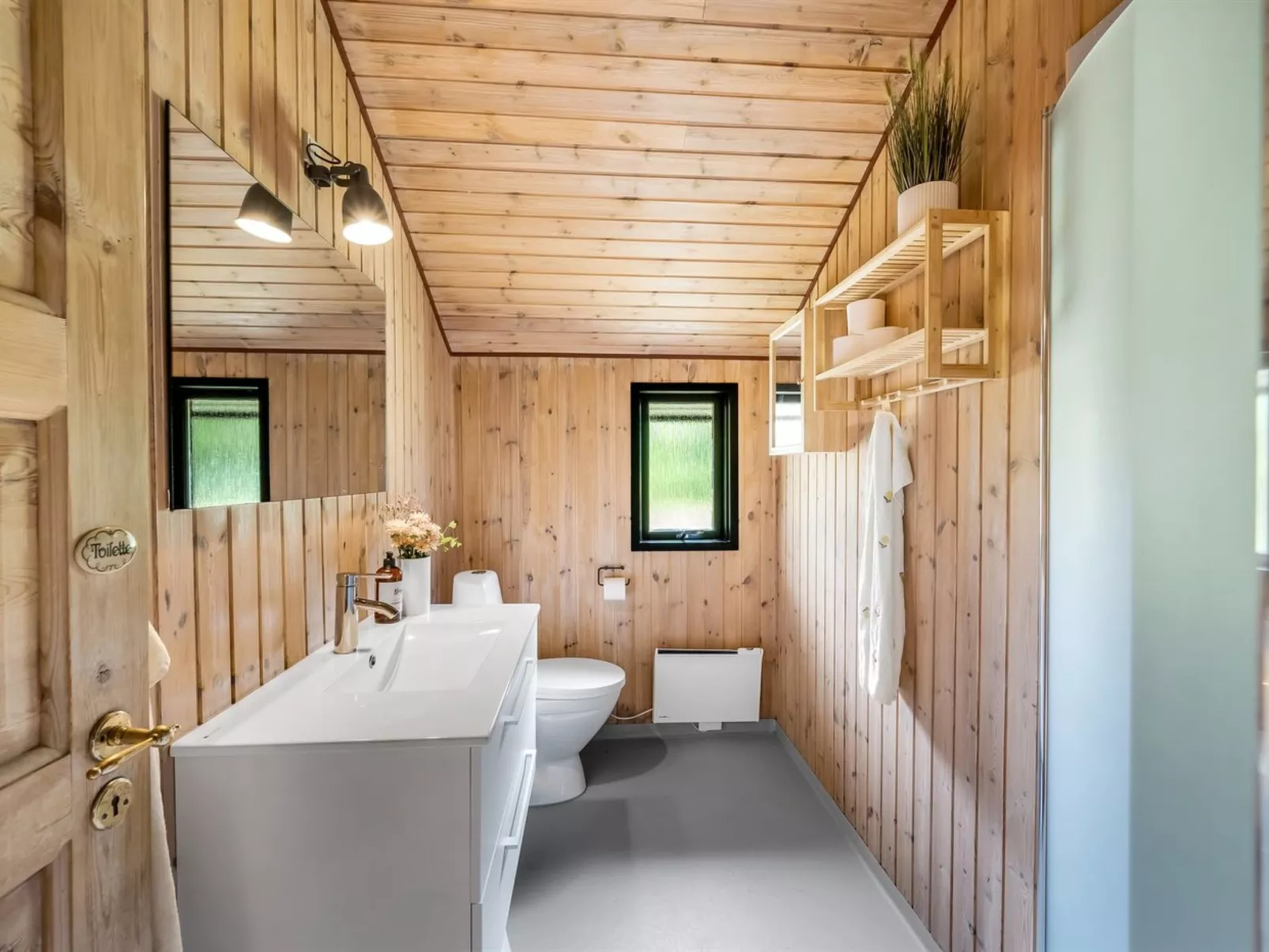 "Regine" - 1.1km to the fjord-Binnen