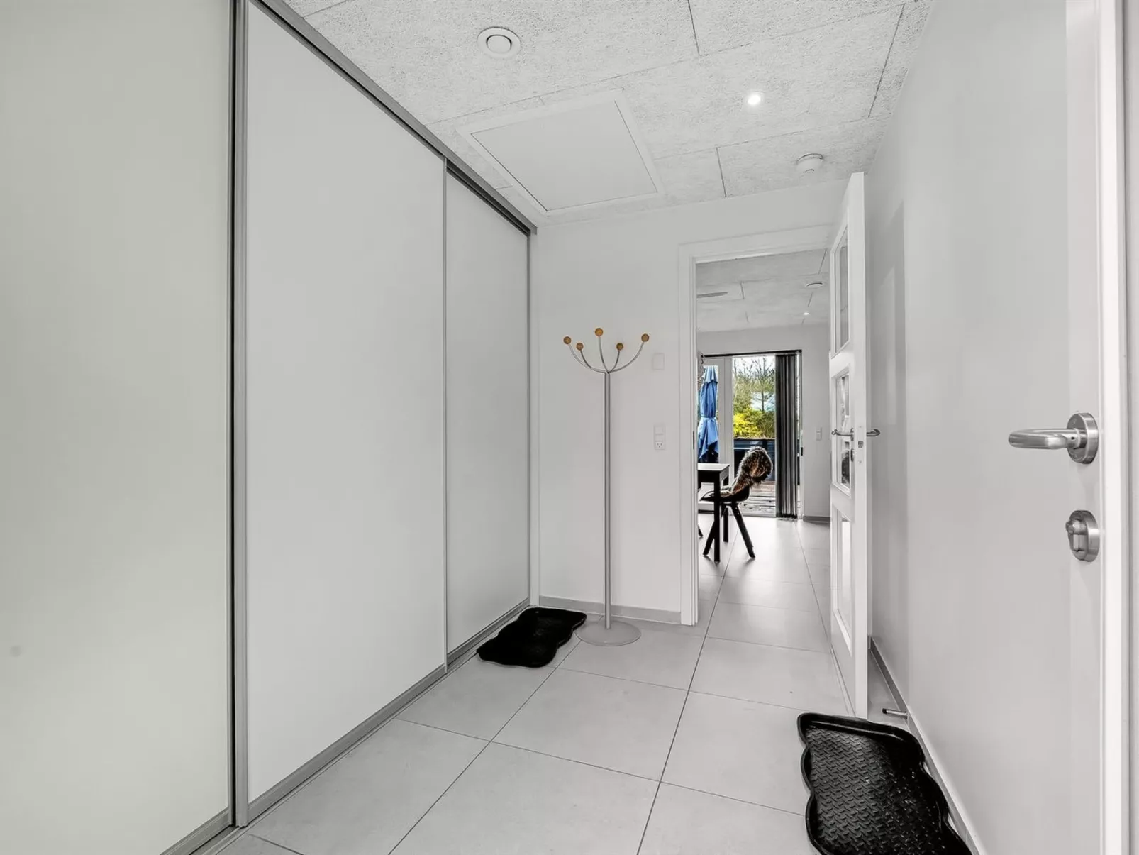 "Elisaveta" - 400m to the fjord-Binnen