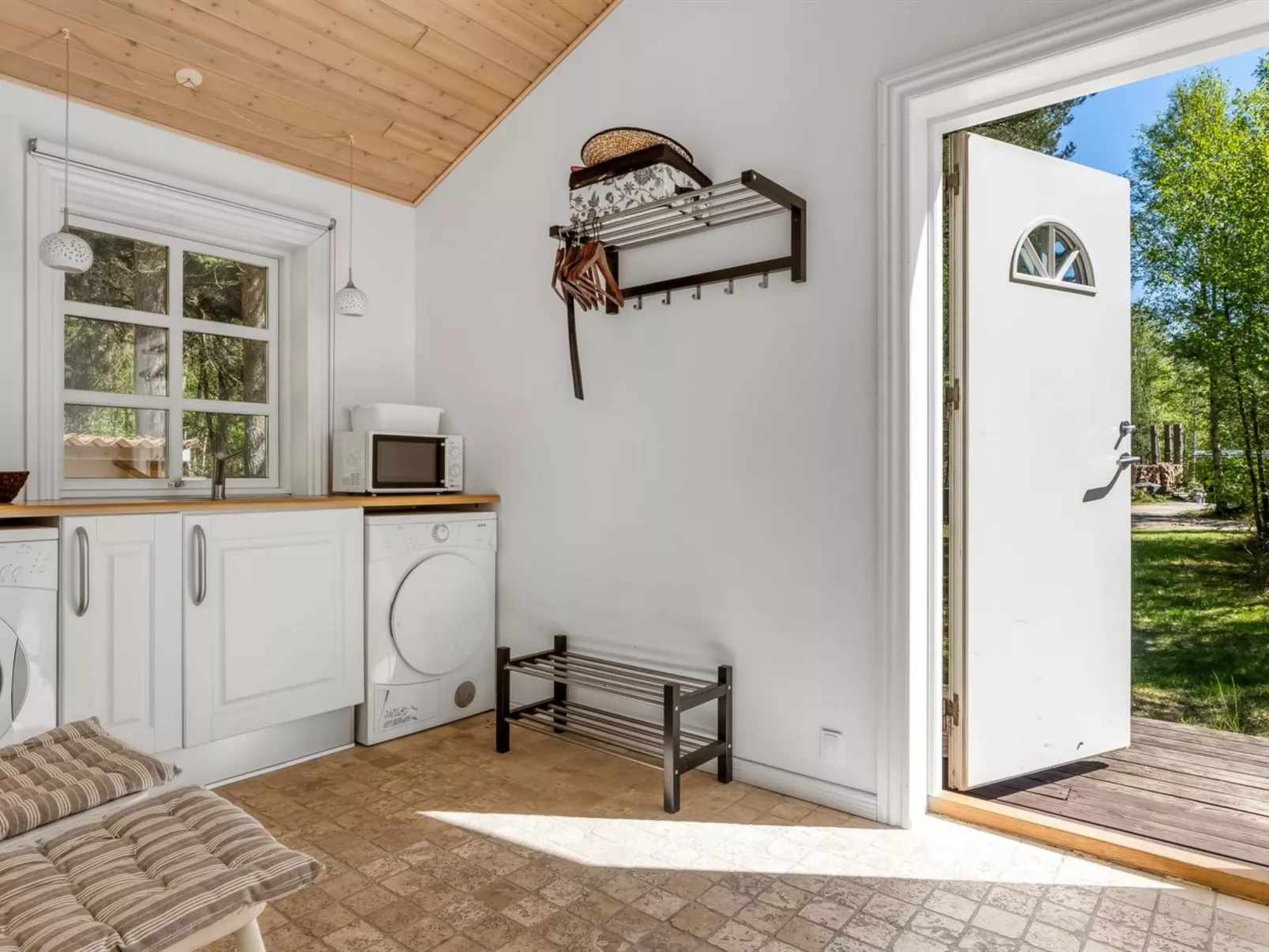 "Eikka" - 1km from the sea-Binnen