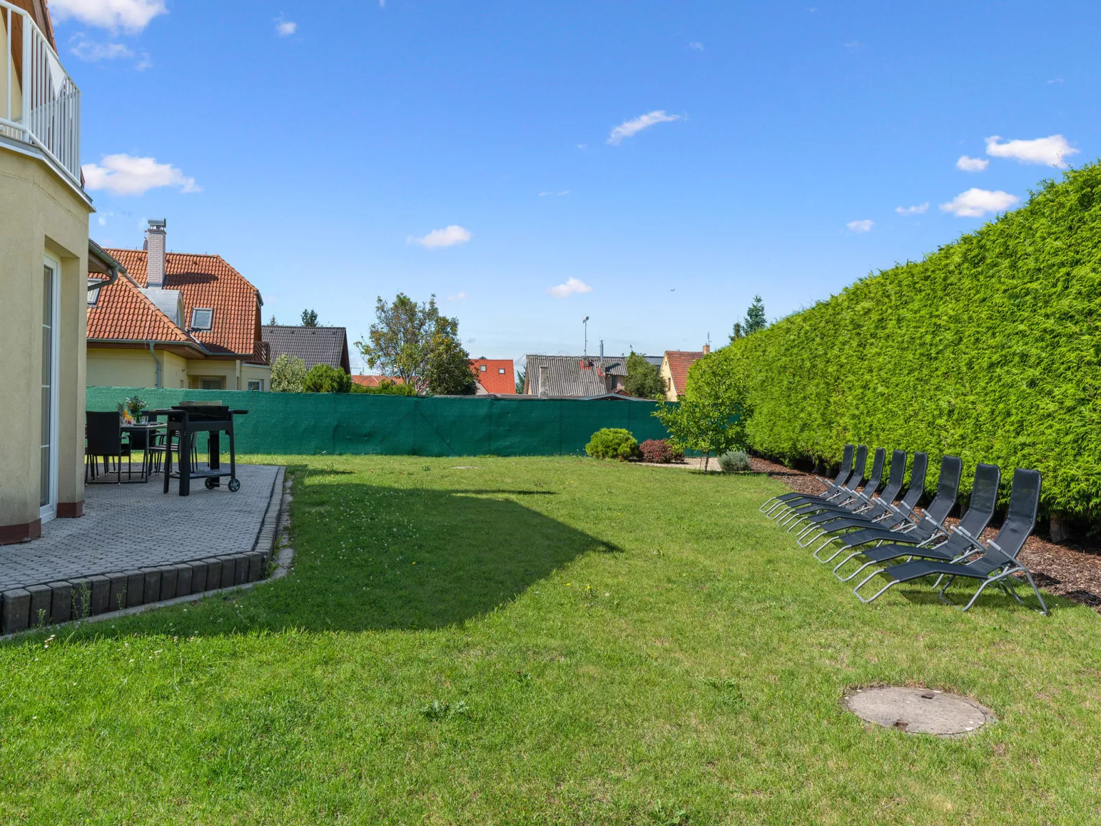 Garden & Terrace Villa-Buiten