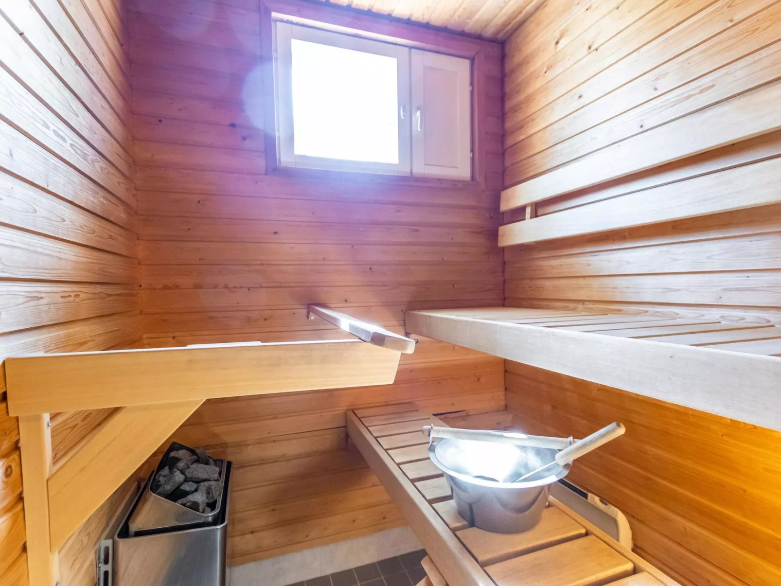 Outapailakka j 9 - Binnen