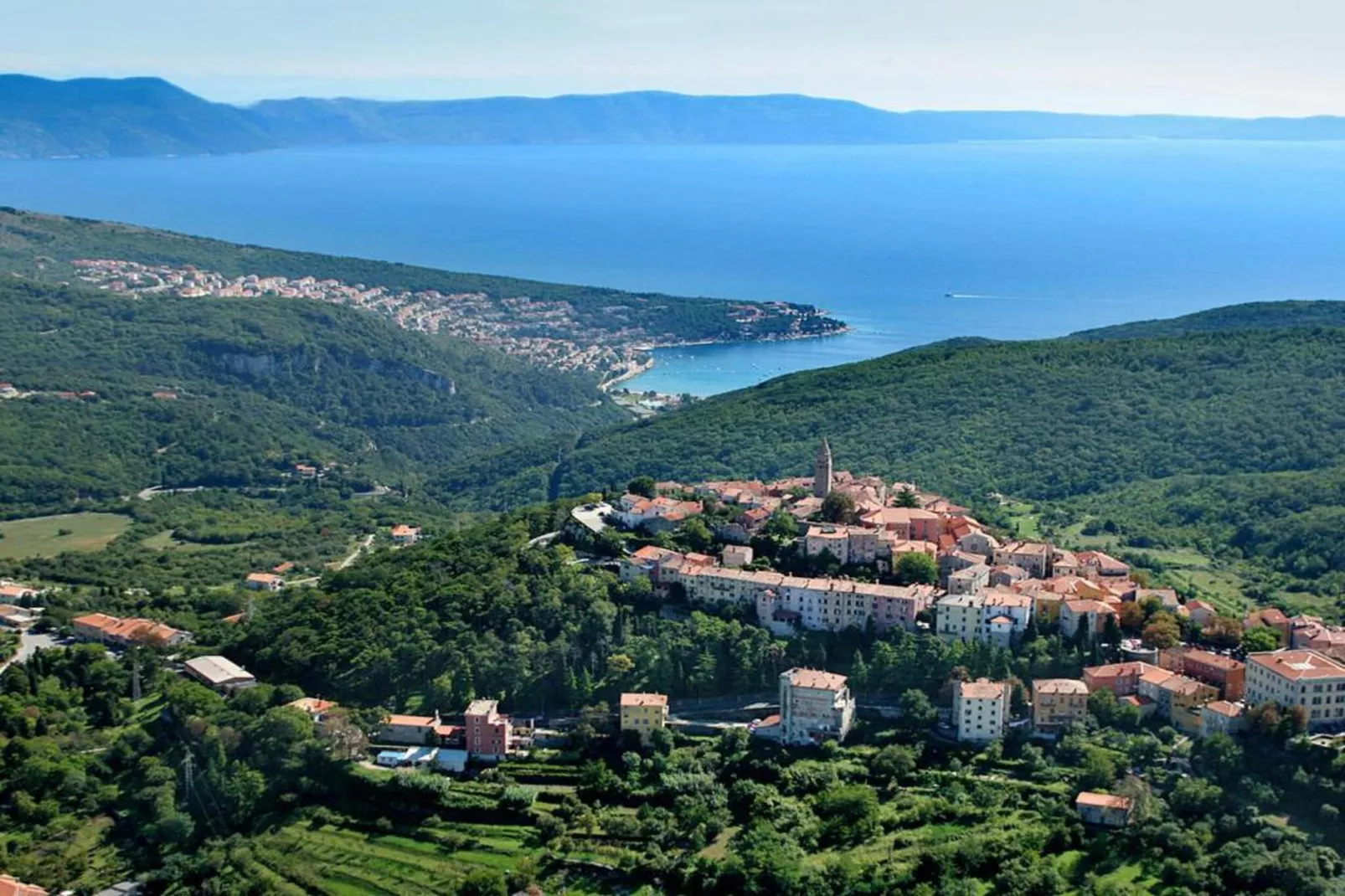 Apartment Mirna with Pool and Lovely Garden-Gebieden zomer 20km