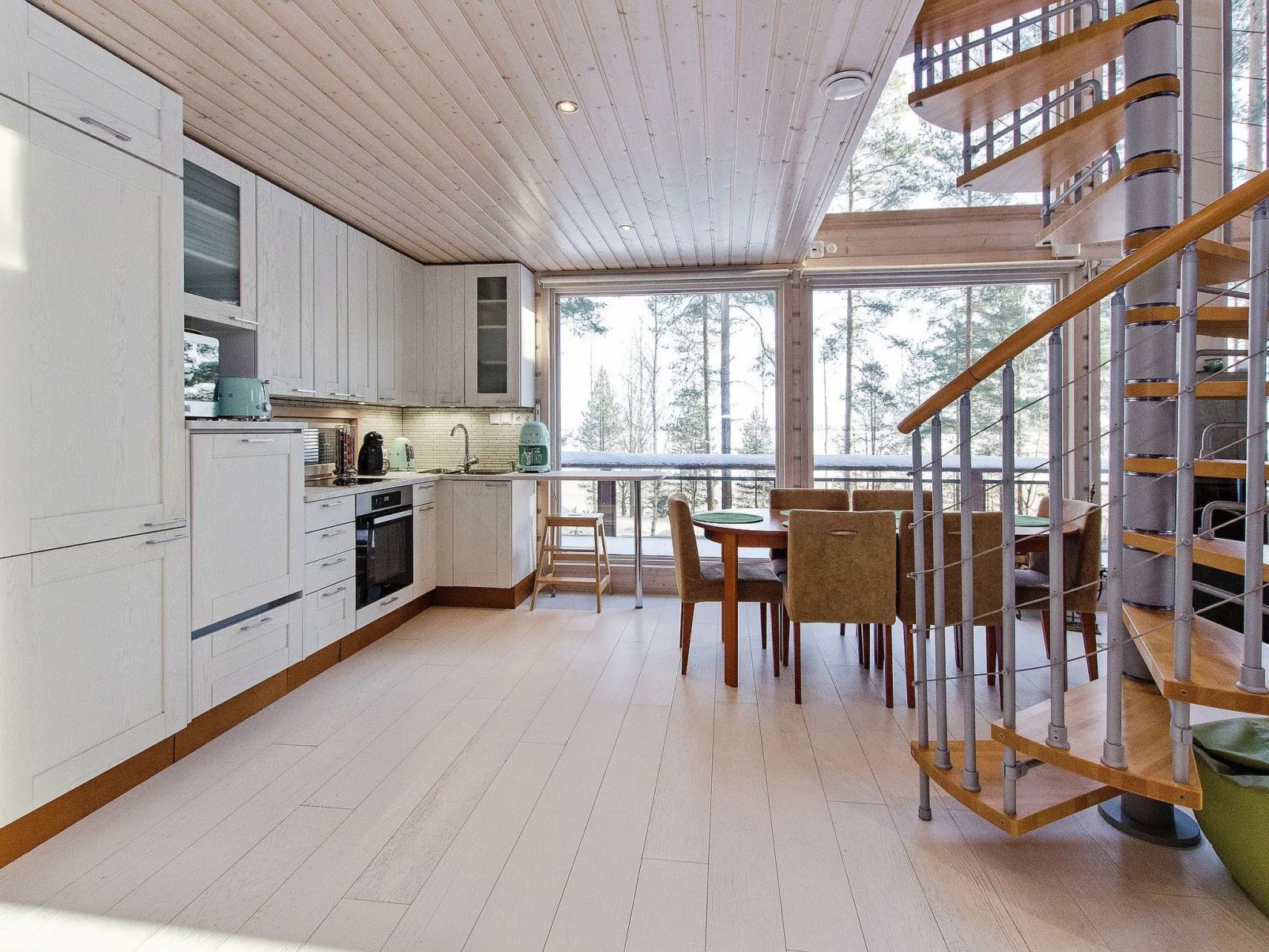 Pielislinna/loma-koli-Binnen