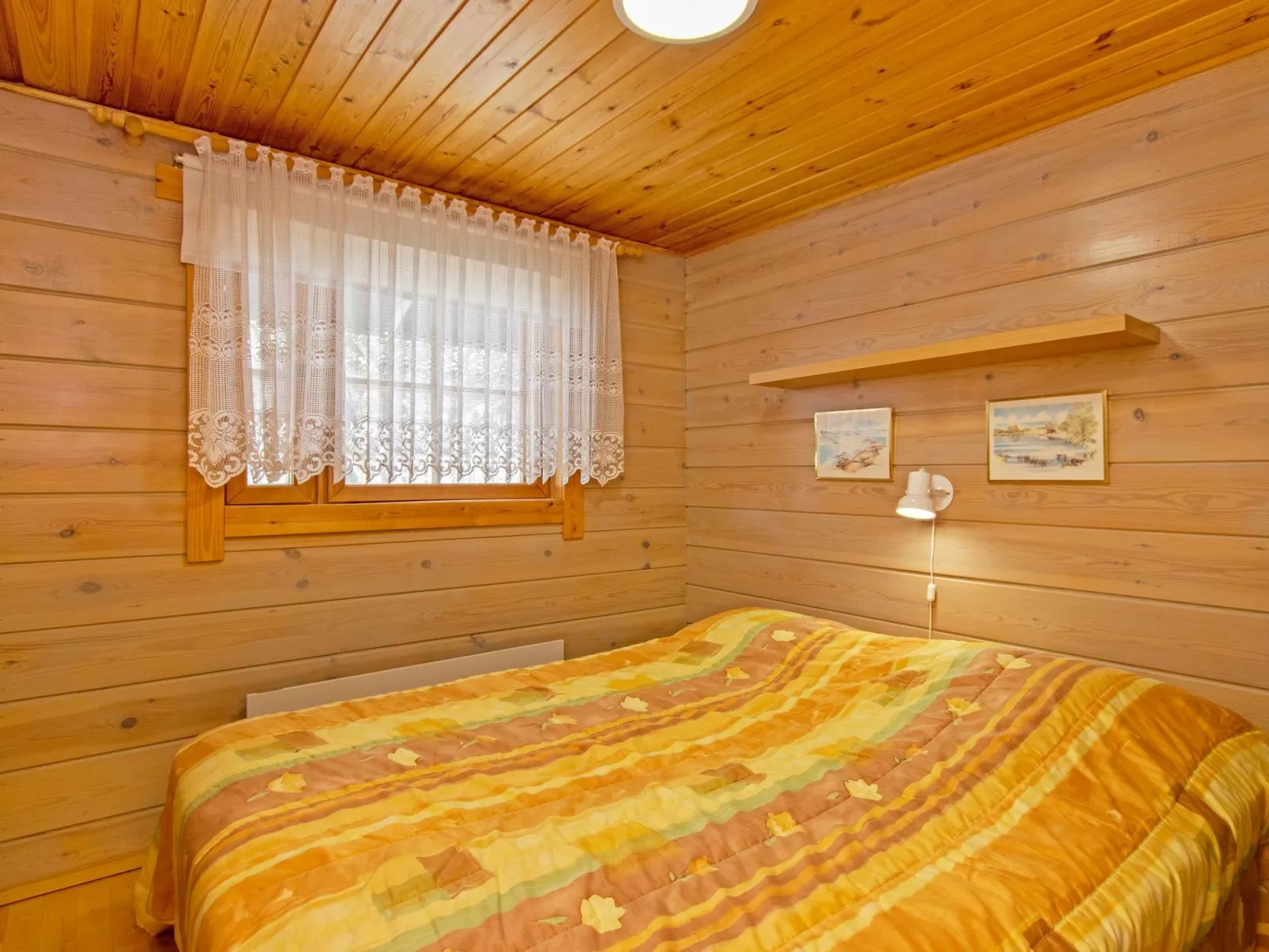 Gasthalla a paritalo-Binnen