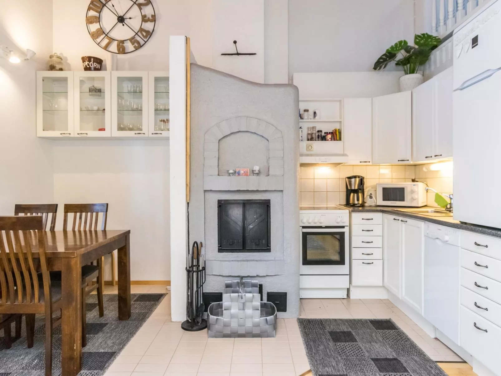 Hallantytär b4 paritalo-Binnen