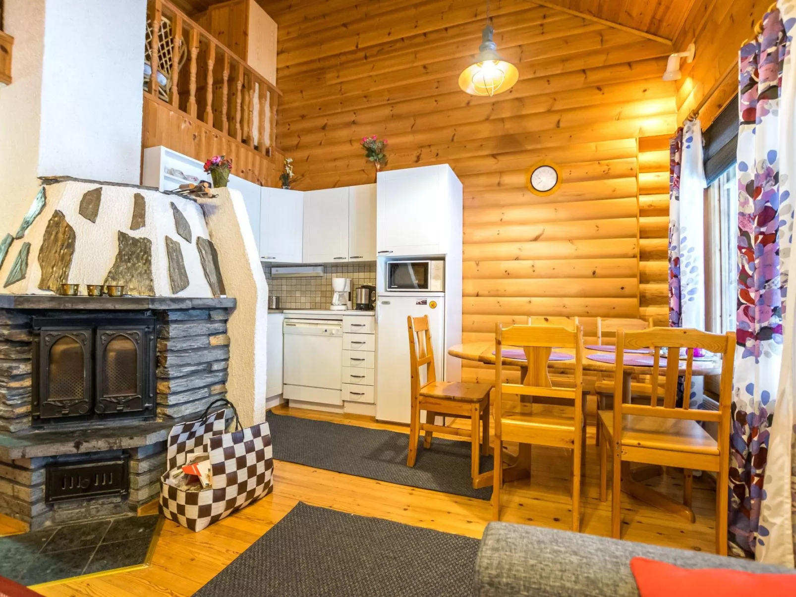 Ukkohovi 4 paritalo-Binnen