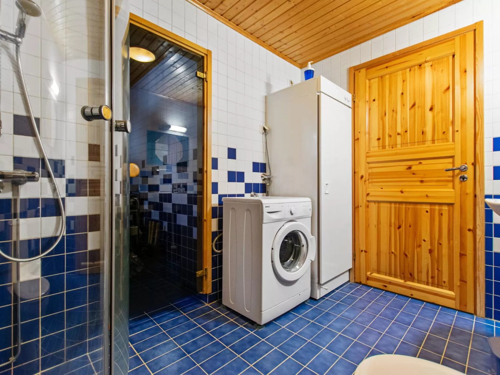 Lomataivas mökki-Binnen