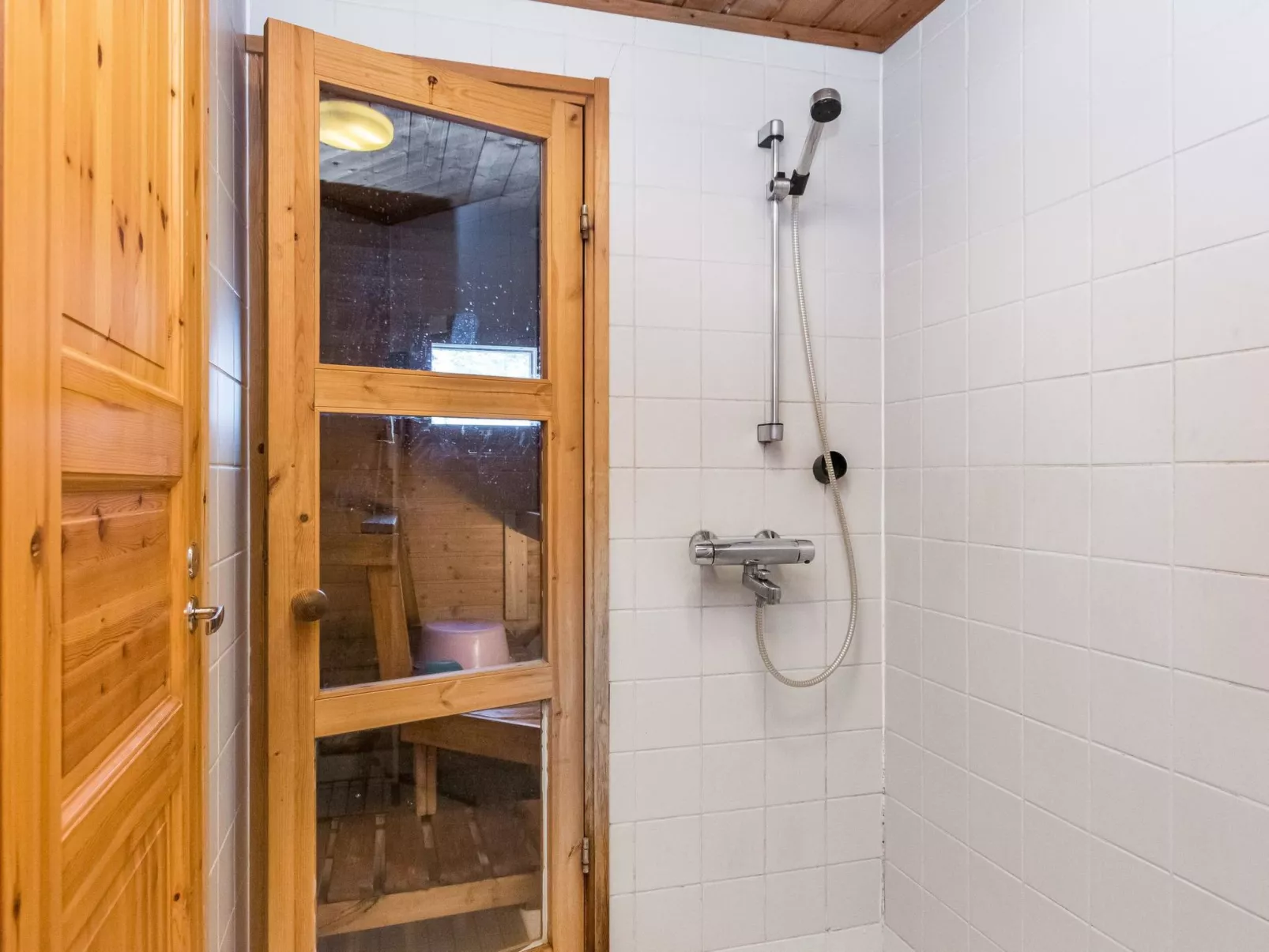 Lomapesä 10a-Binnen