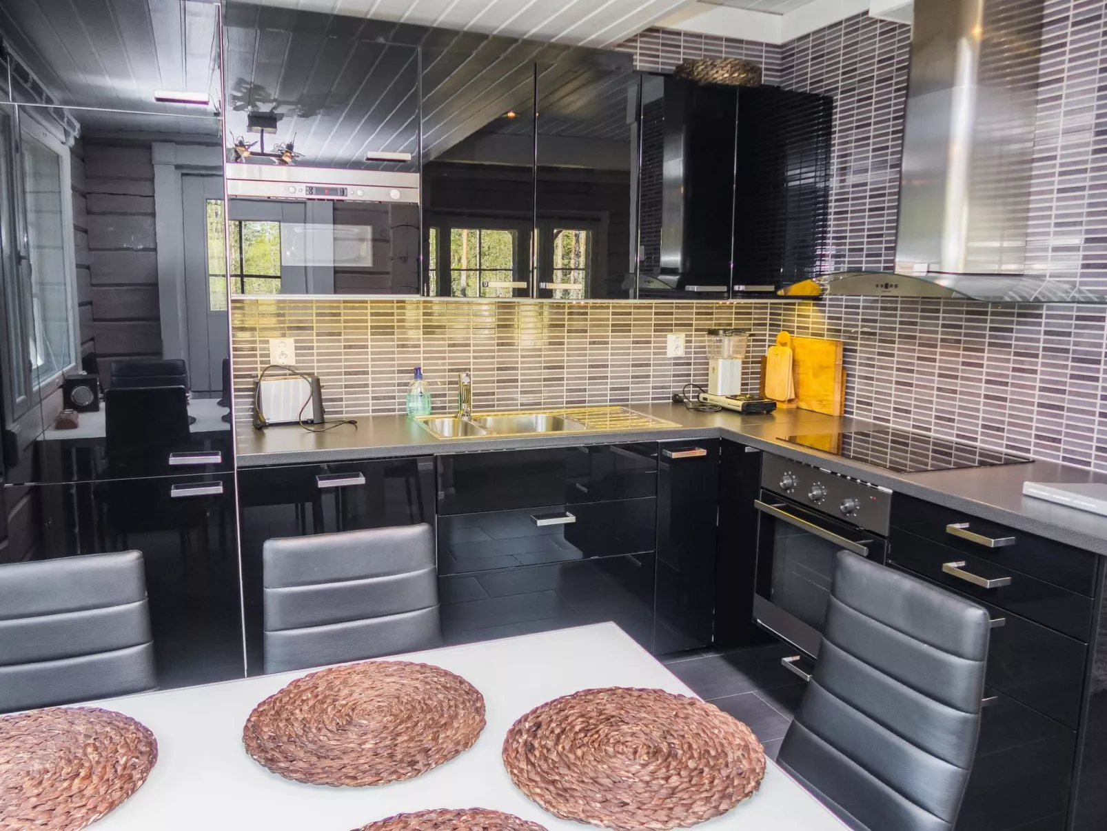 Kiehtäjän kuohu-Binnen