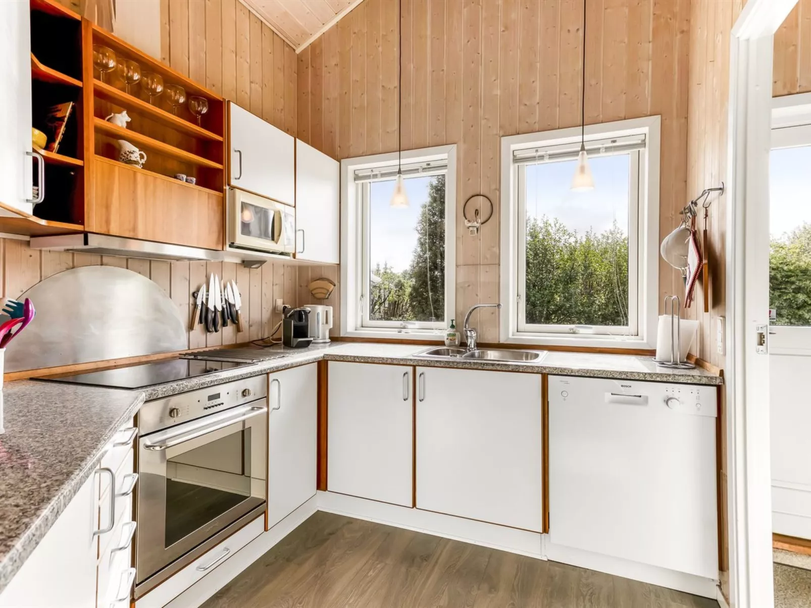 "Winona" - 250m from the sea-Binnen