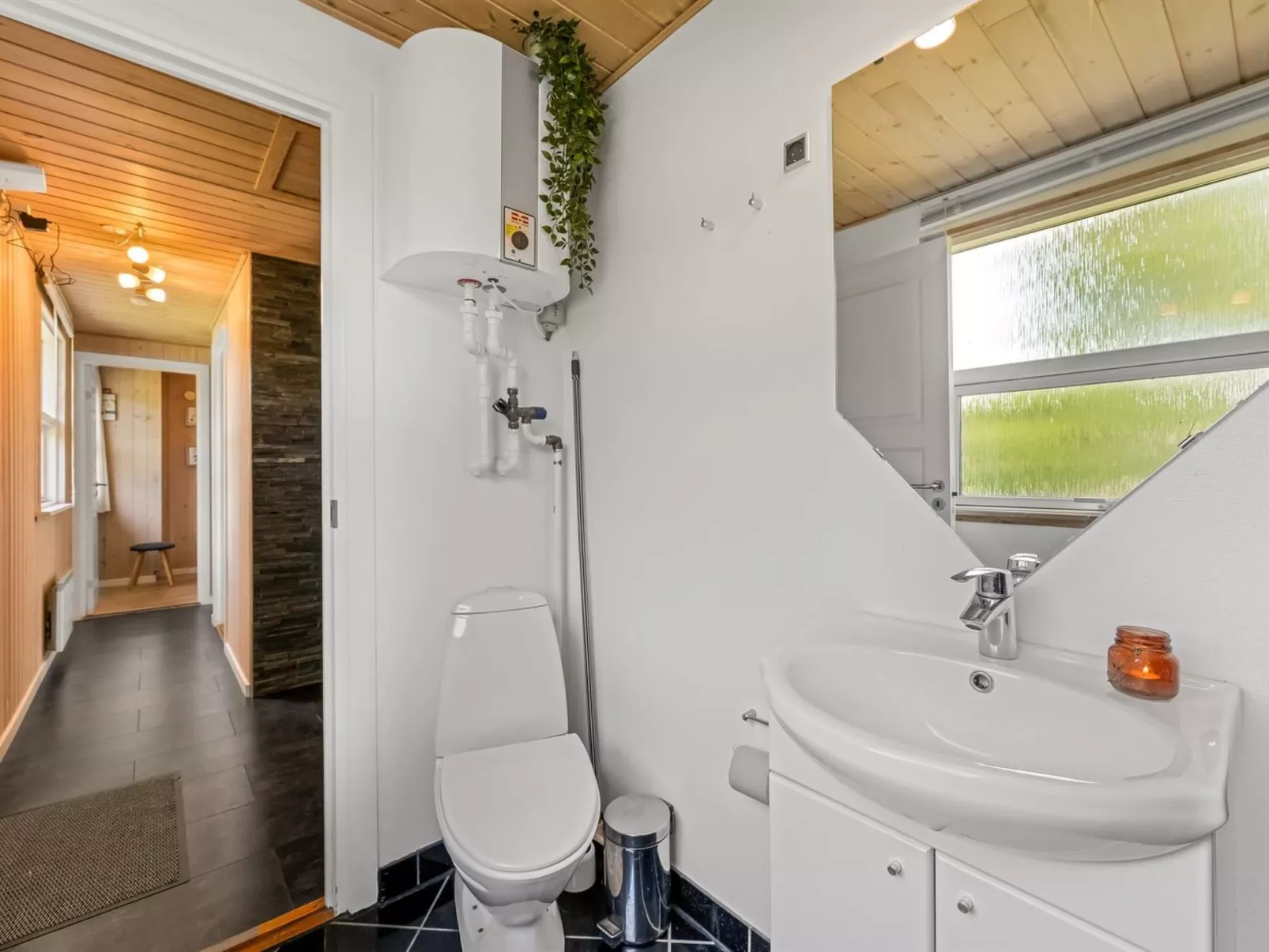 "Mina" - 600m to the fjord-Binnen