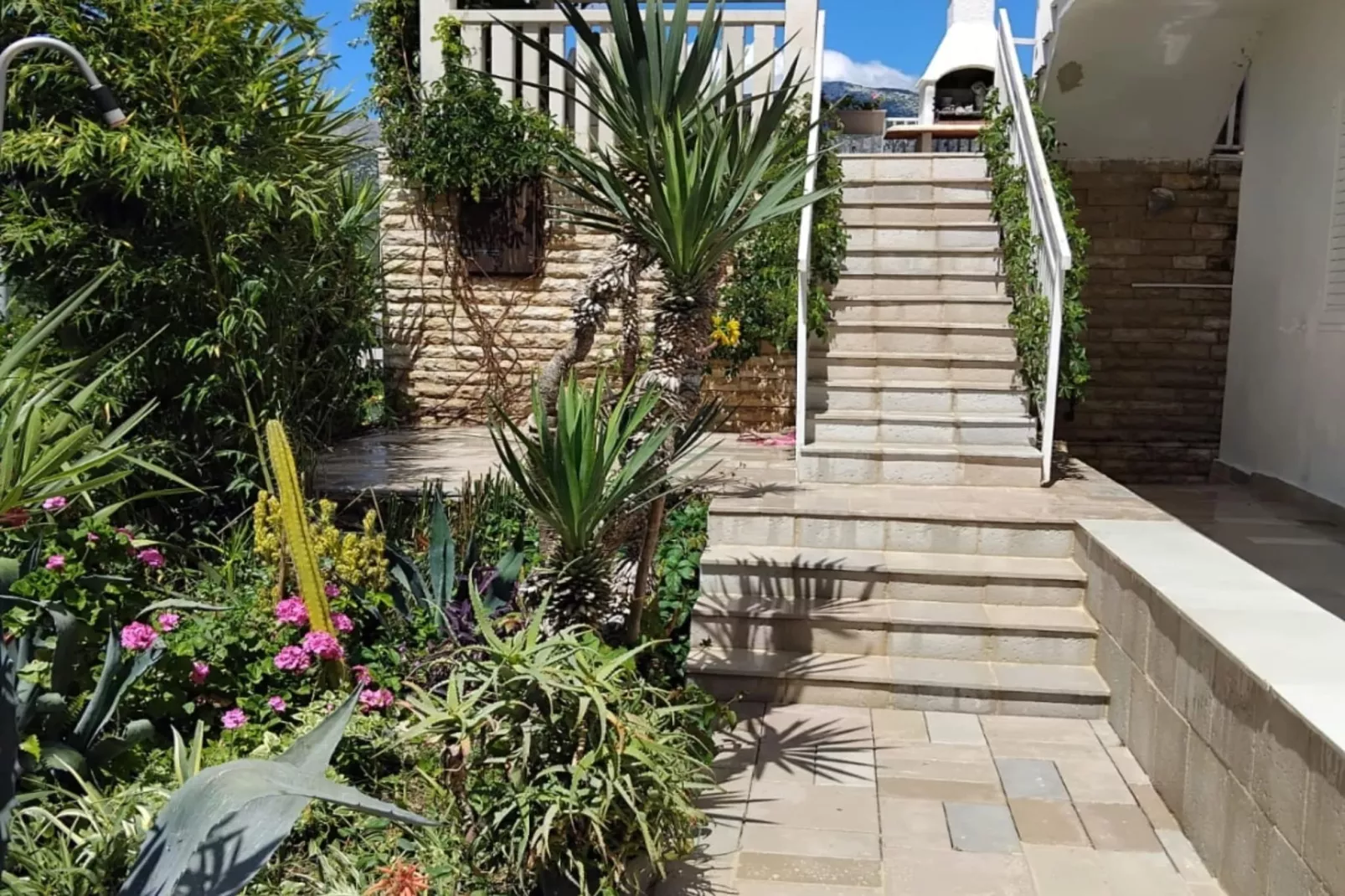 Villa Marija - Five Bedroom Villa with Terrace and Swimming Pool-Tuinen zomer