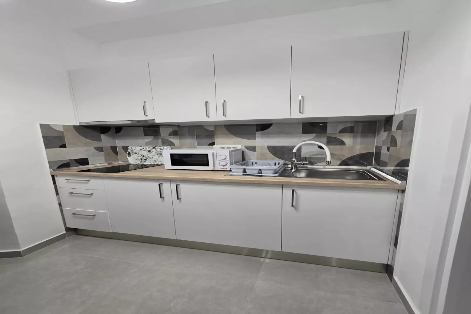 Anima Mea Old Town Apartments- Premium Apartment with Balcony-Keuken